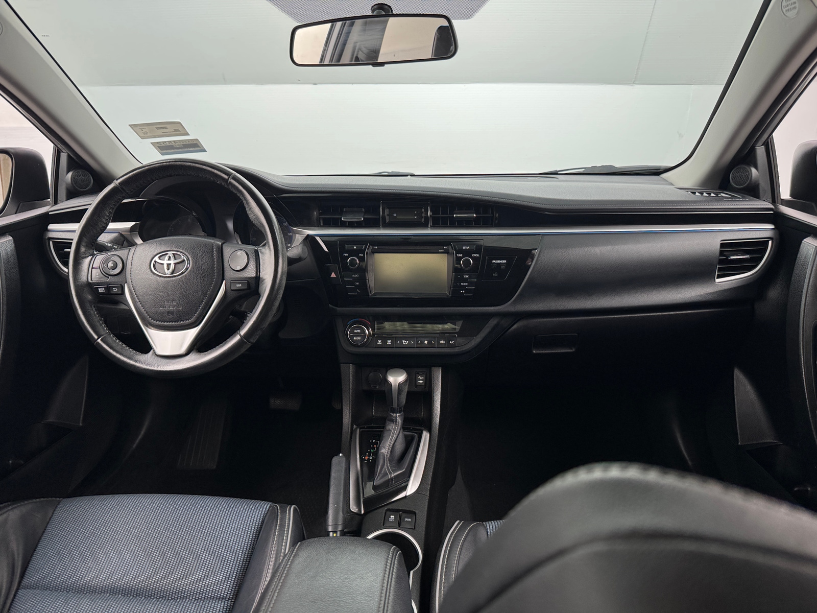 Thumbnail: 2016 Toyota Corolla - 3
