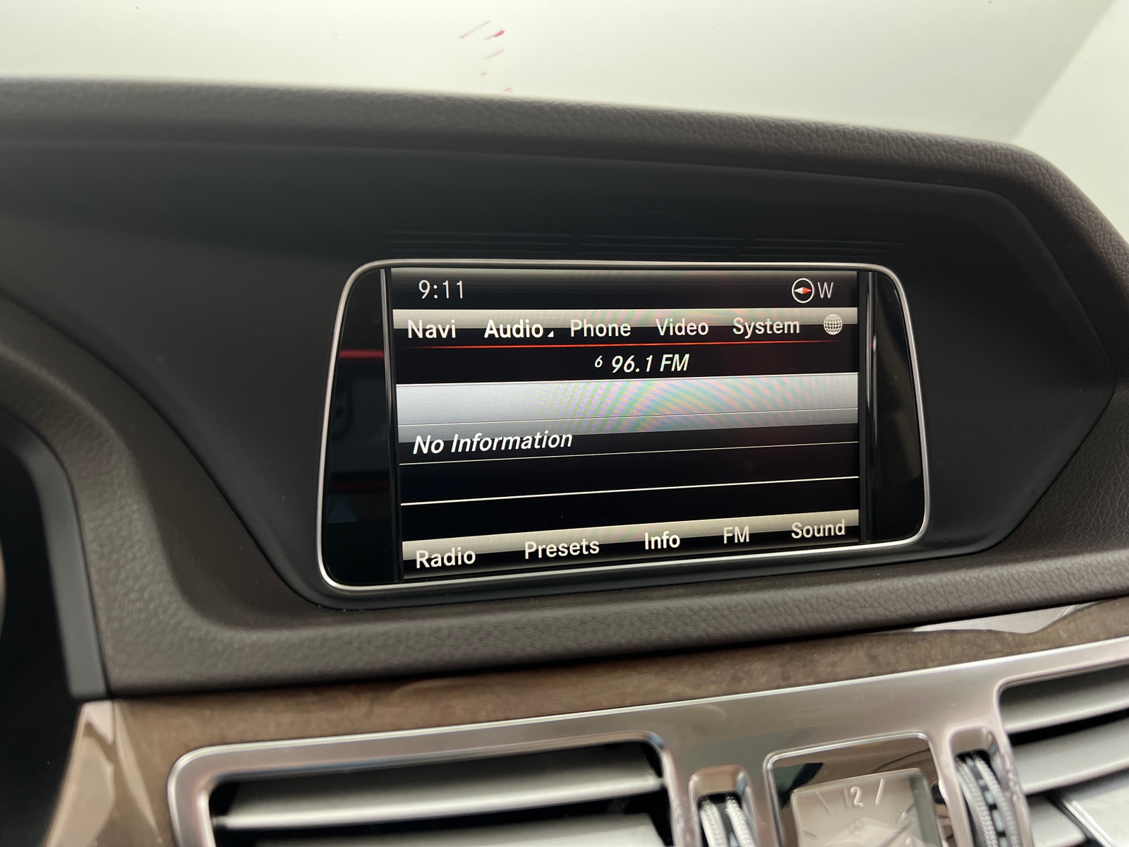 Thumbnail: 2014 Mercedes-Benz E-Class - 3