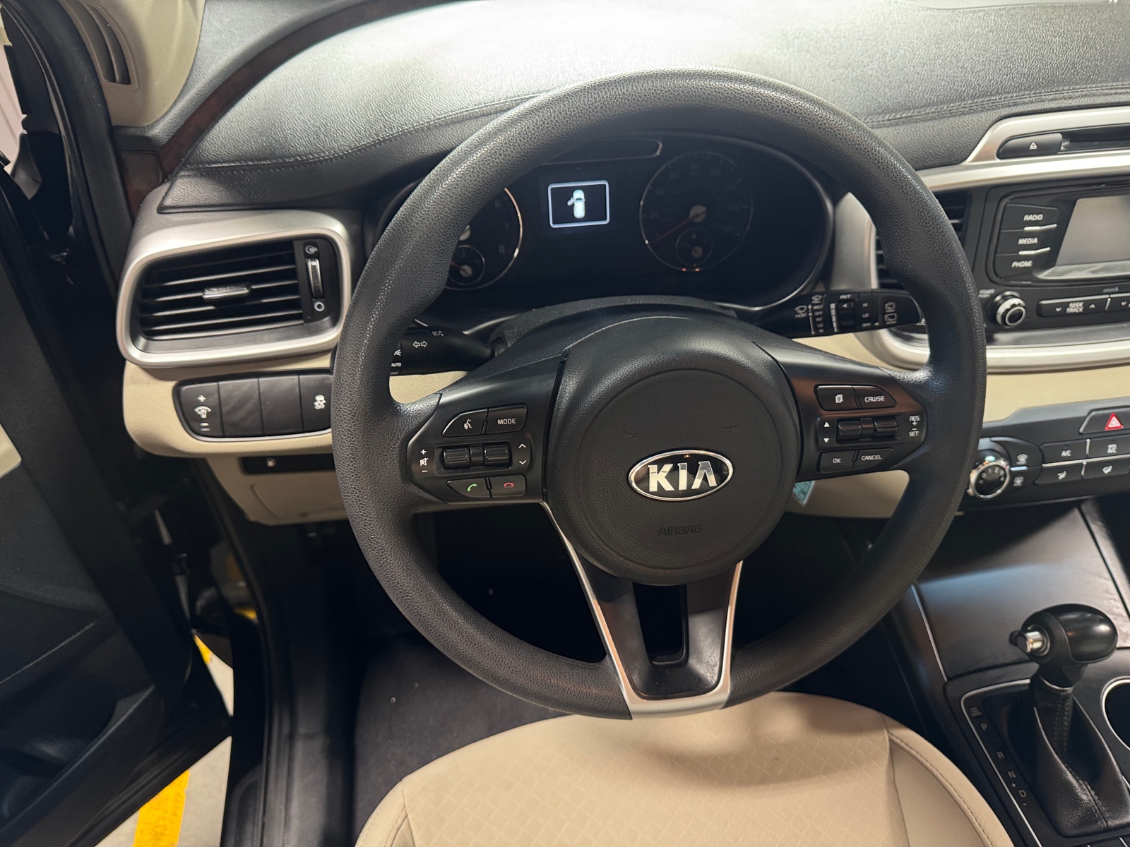 Thumbnail: 2017 Kia Sorento - 5