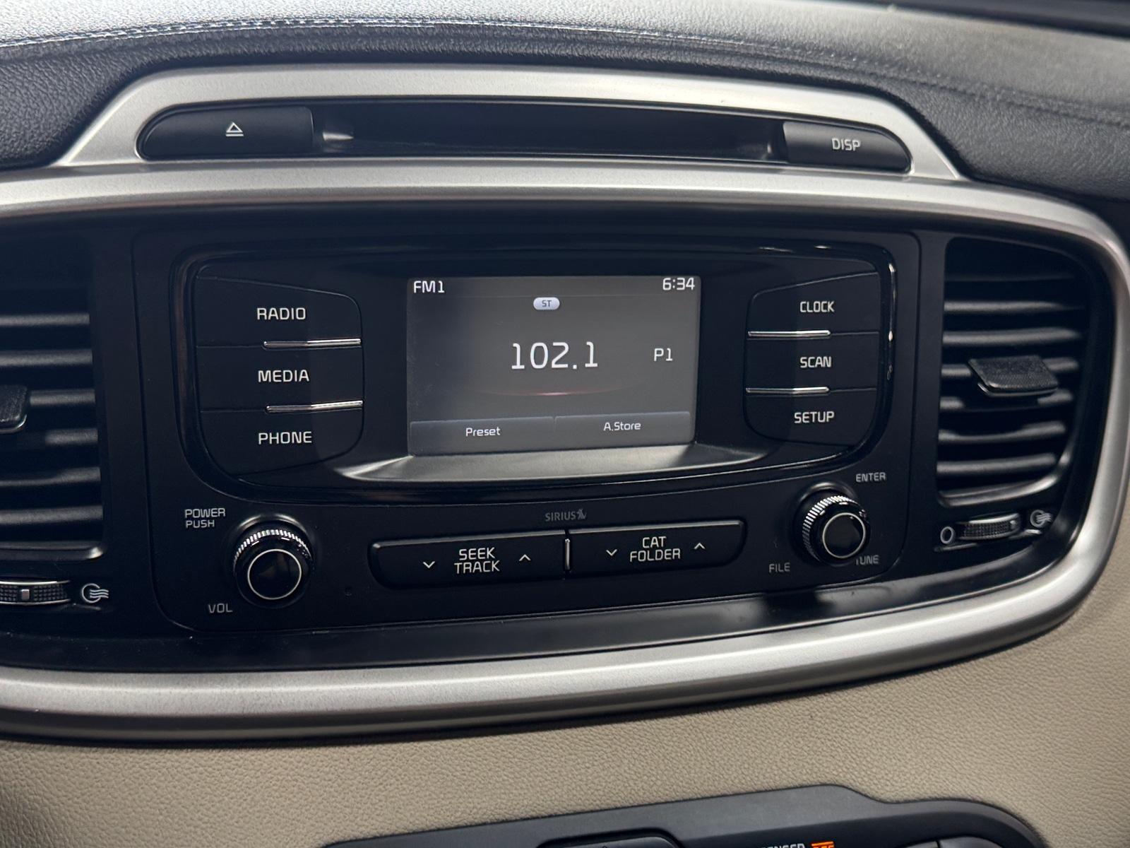 Thumbnail: 2017 Kia Sorento - 4