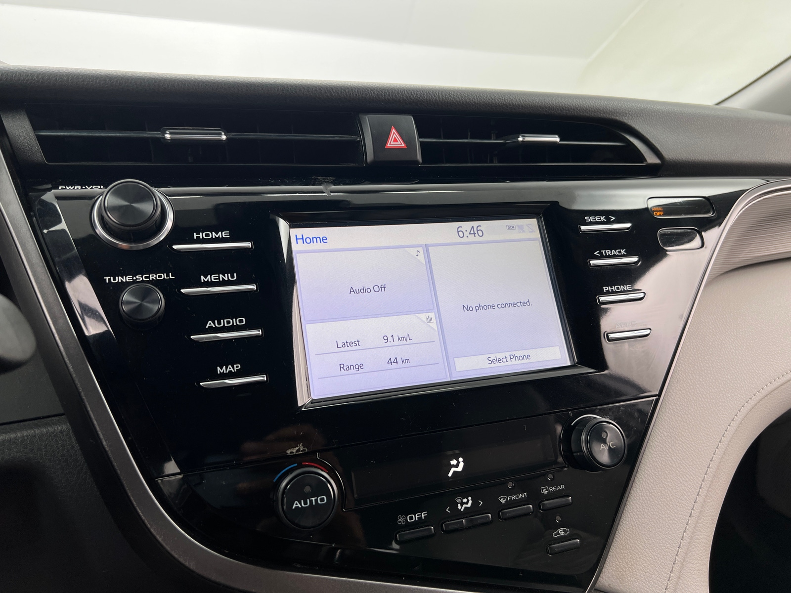 Thumbnail: 2019 Toyota Camry - 4