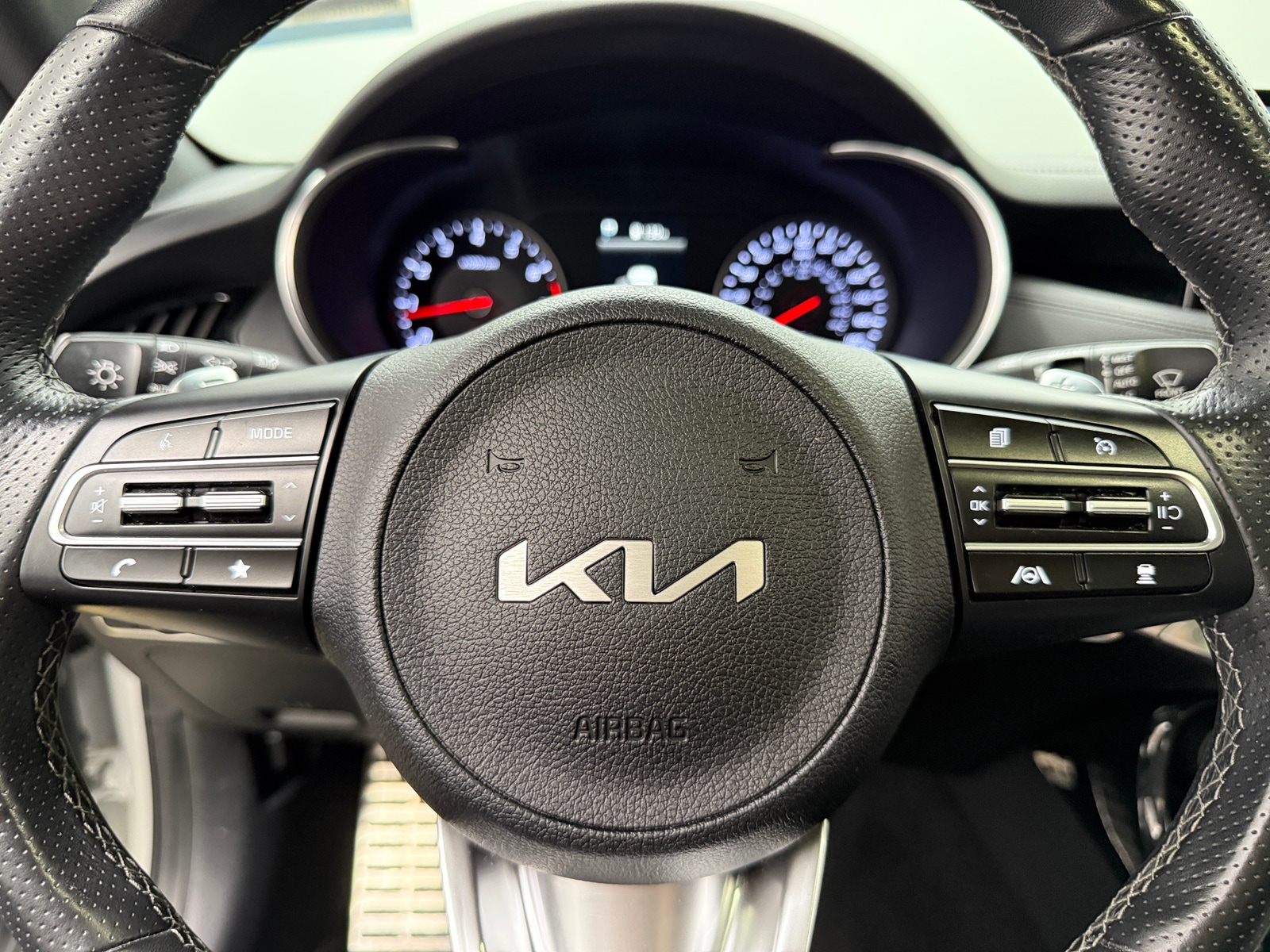 Thumbnail: 2022 Kia Stinger - 4
