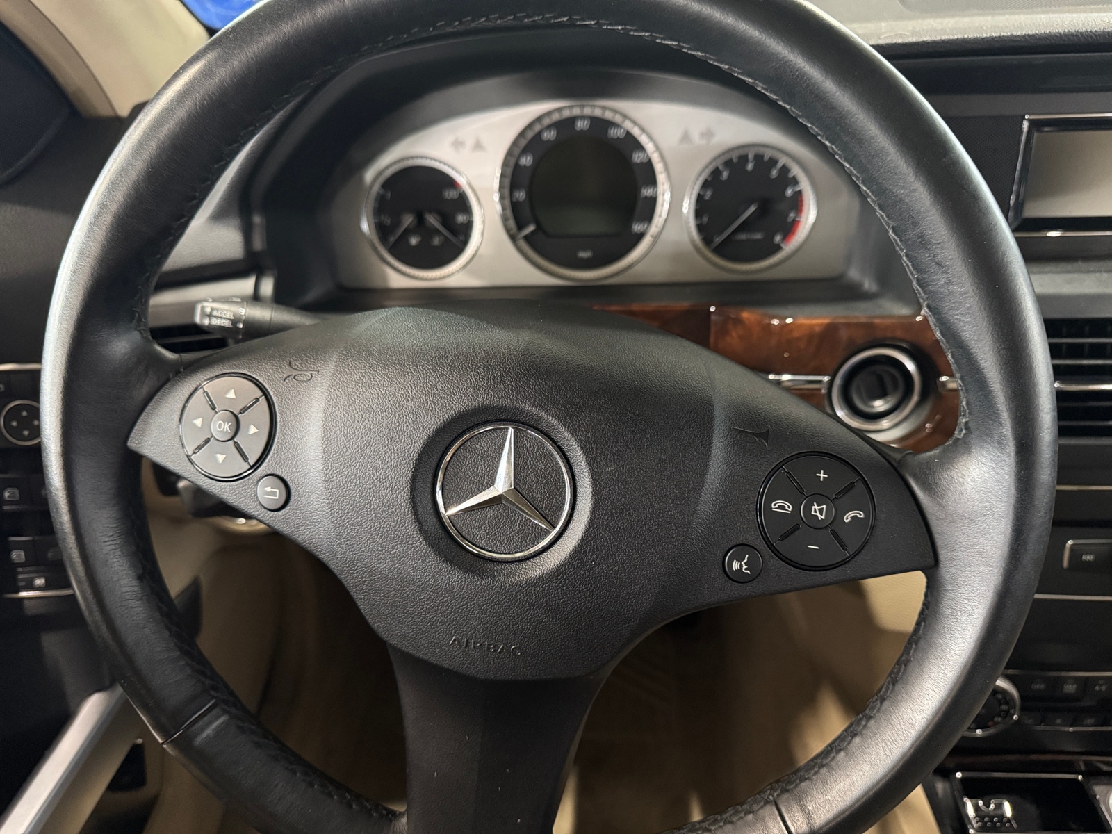 Thumbnail: 2011 Mercedes-Benz GLK - 4