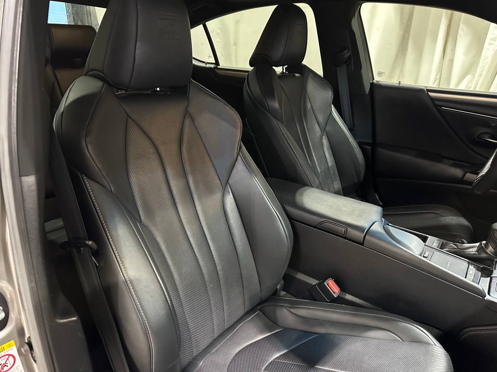 Thumbnail: 2019 Lexus ES - 2