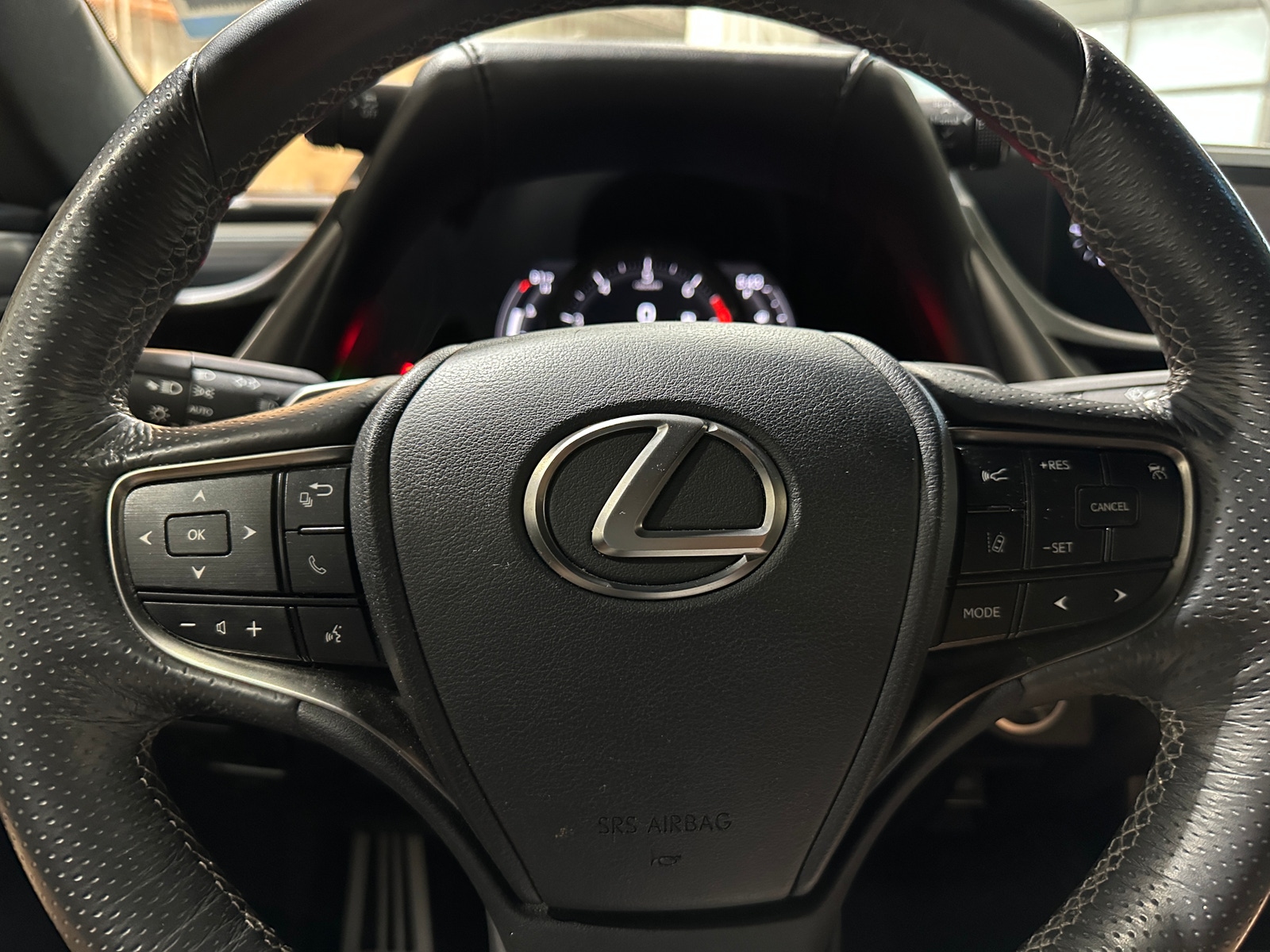Thumbnail: 2019 Lexus ES - 5