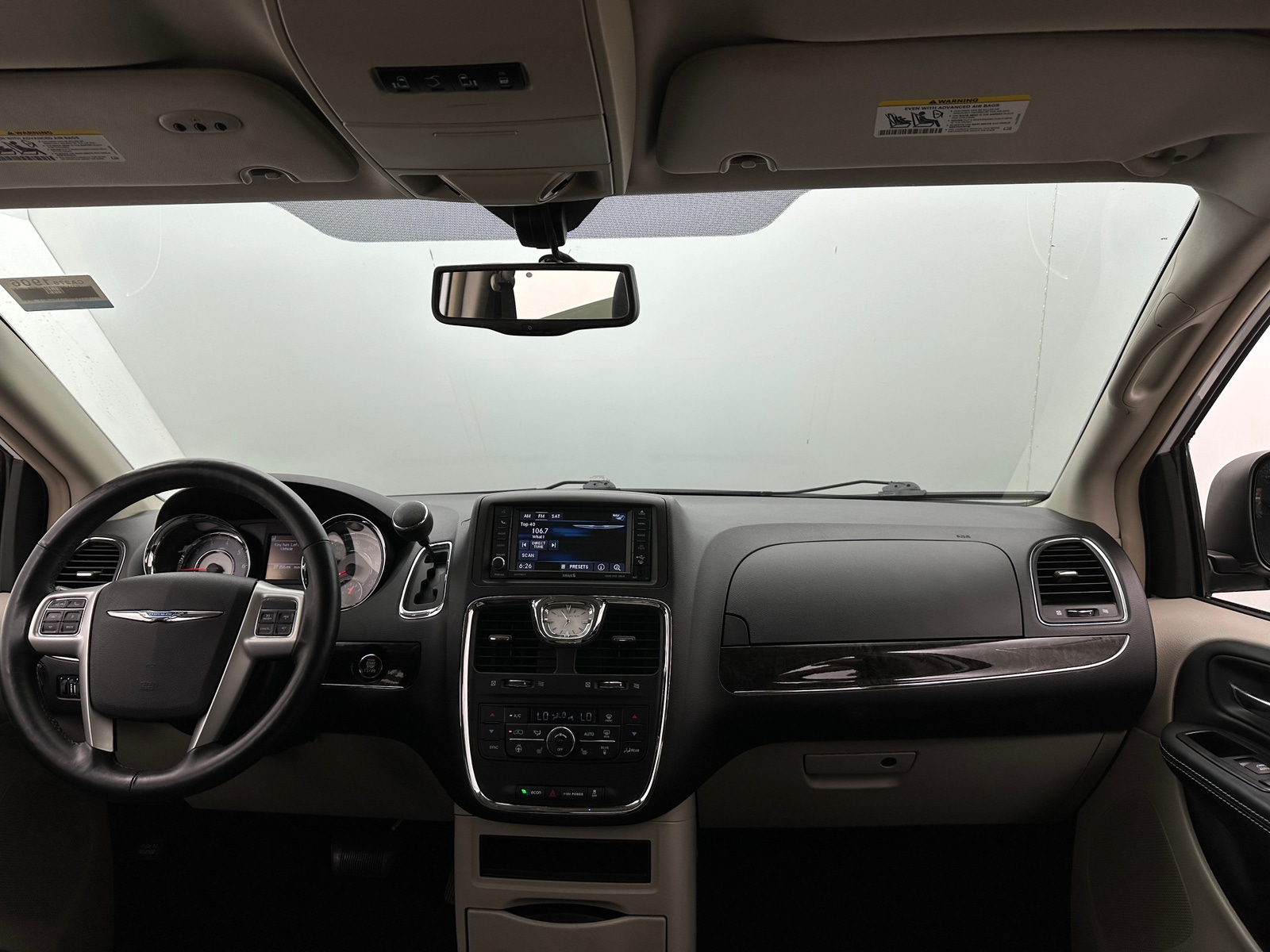 Thumbnail: 2015 Chrysler Town & Country - 2
