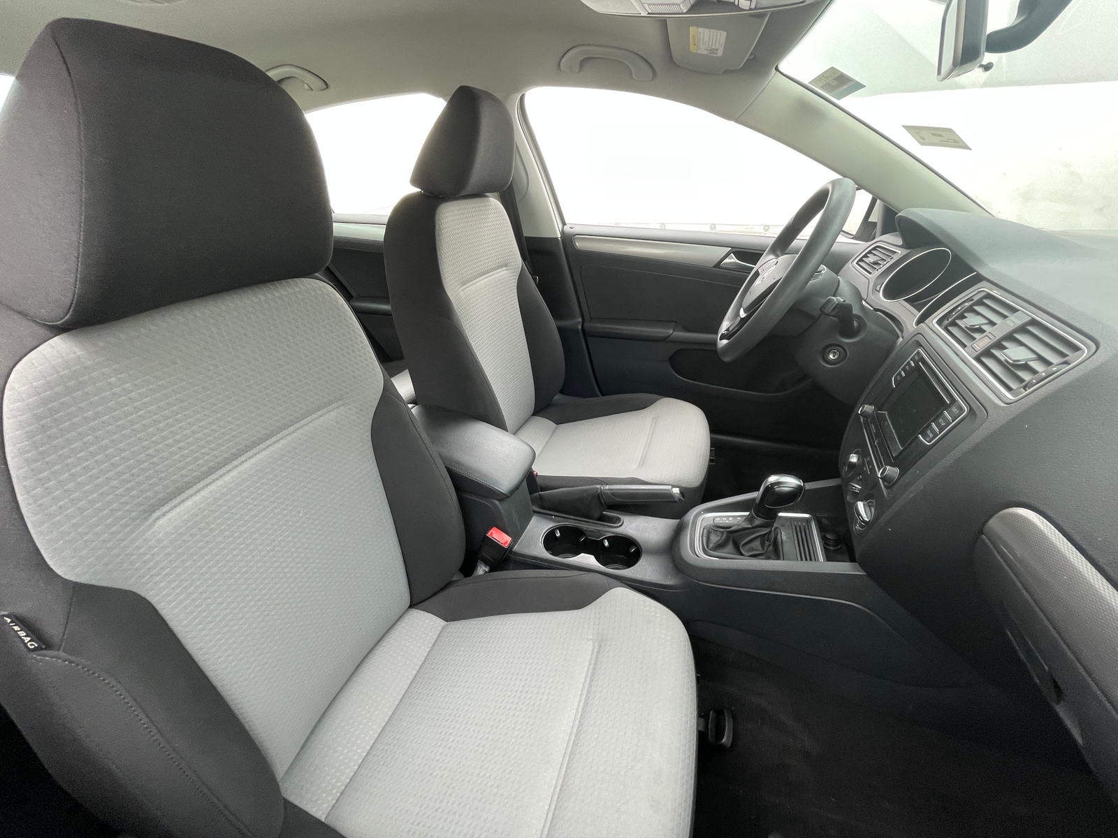 Thumbnail: 2017 Volkswagen Jetta - 2
