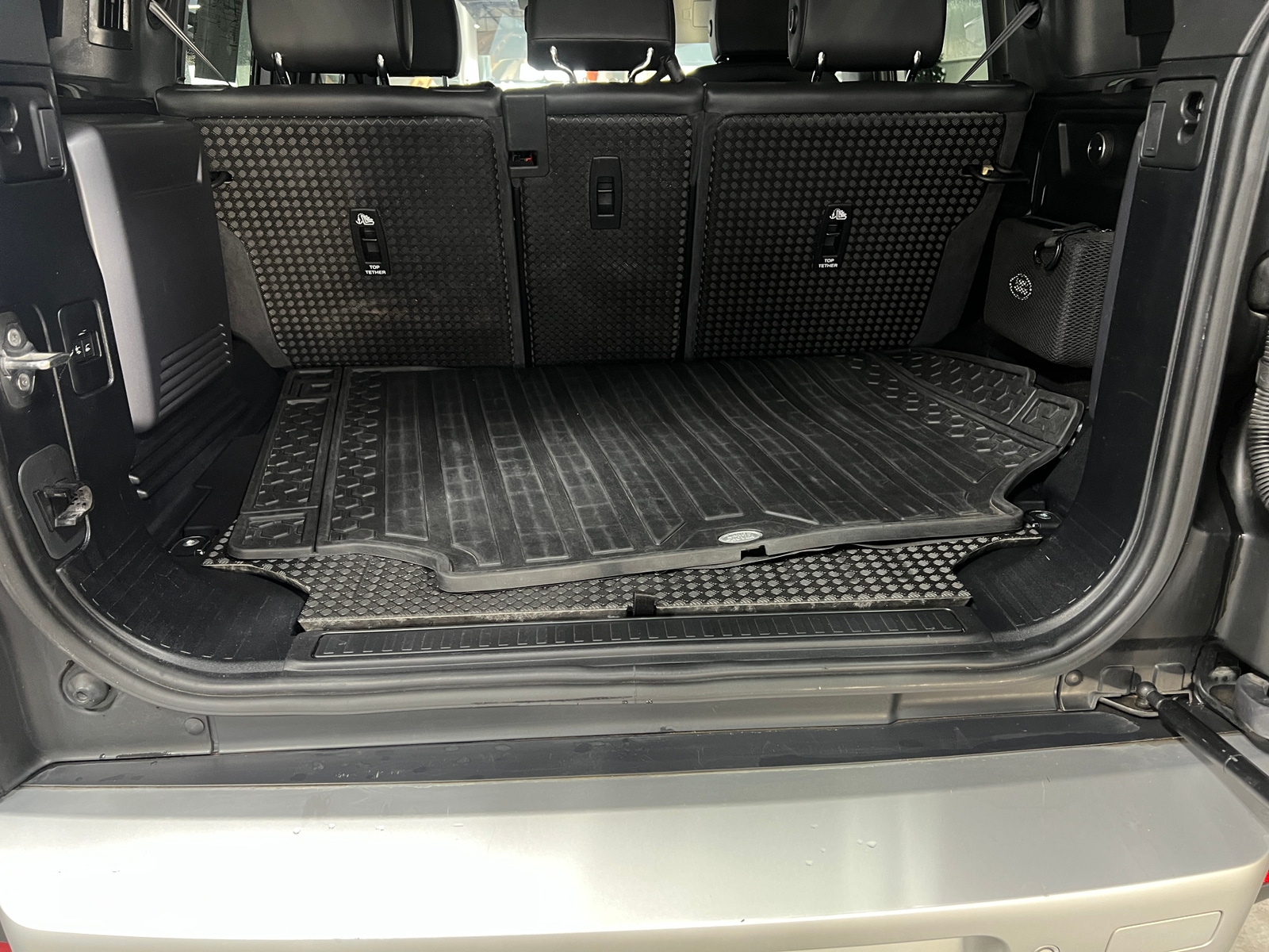 Thumbnail: 2021 Land Rover Defender - 6