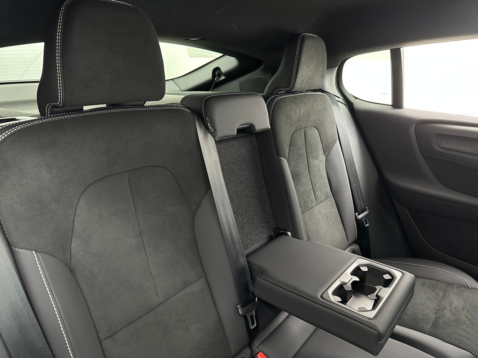 Thumbnail: 2023 Volvo C40 - 6