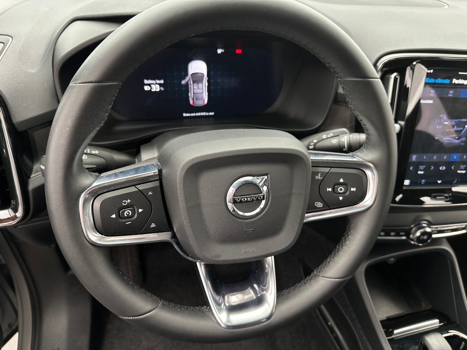 Thumbnail: 2023 Volvo C40 - 5