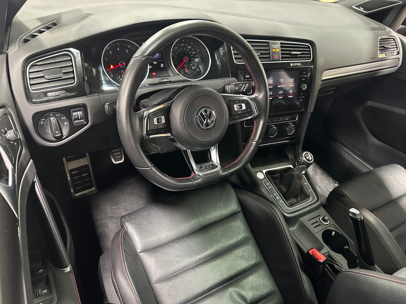 Thumbnail: 2019 Volkswagen Golf - 2