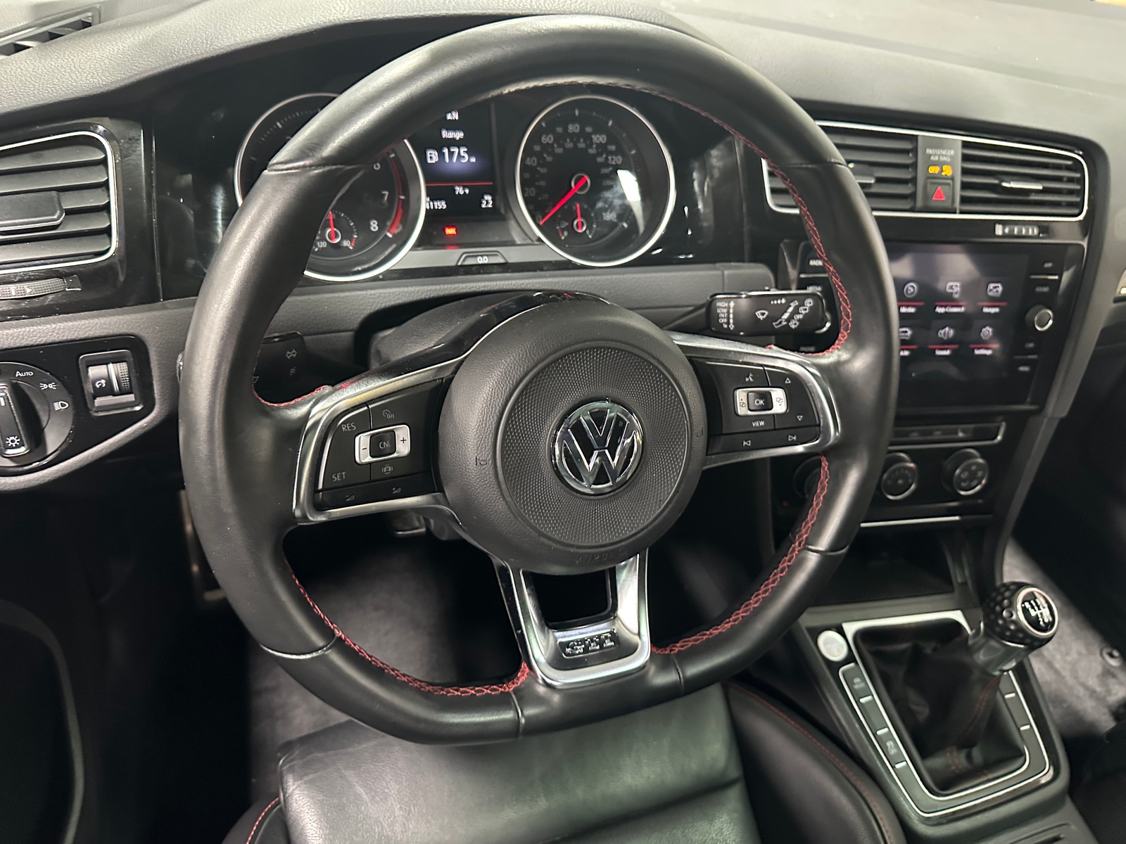 Thumbnail: 2019 Volkswagen Golf - 4