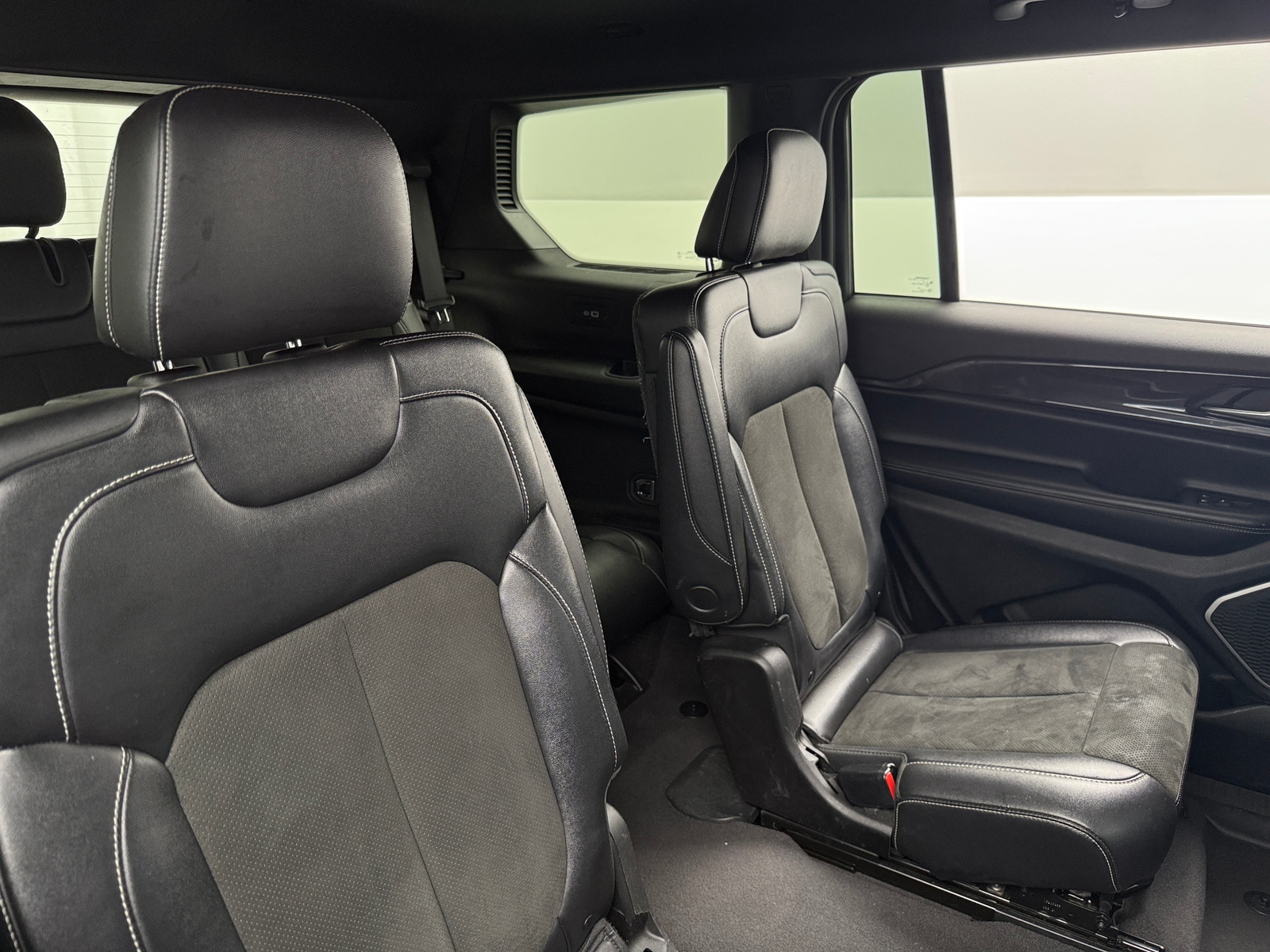 Thumbnail: 2022 Jeep Grand Cherokee L - 5