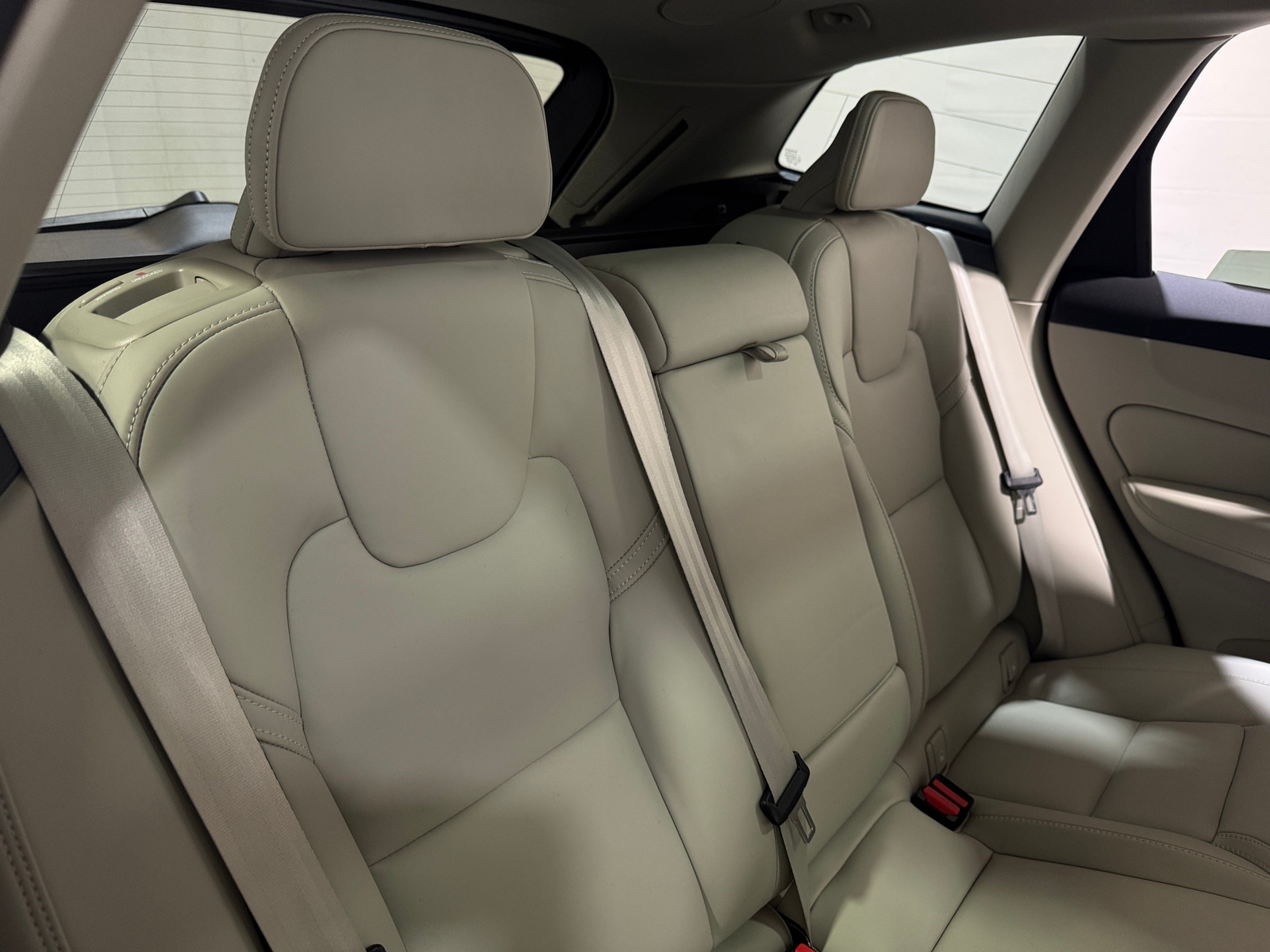 Thumbnail: 2022 Volvo XC60 - 5