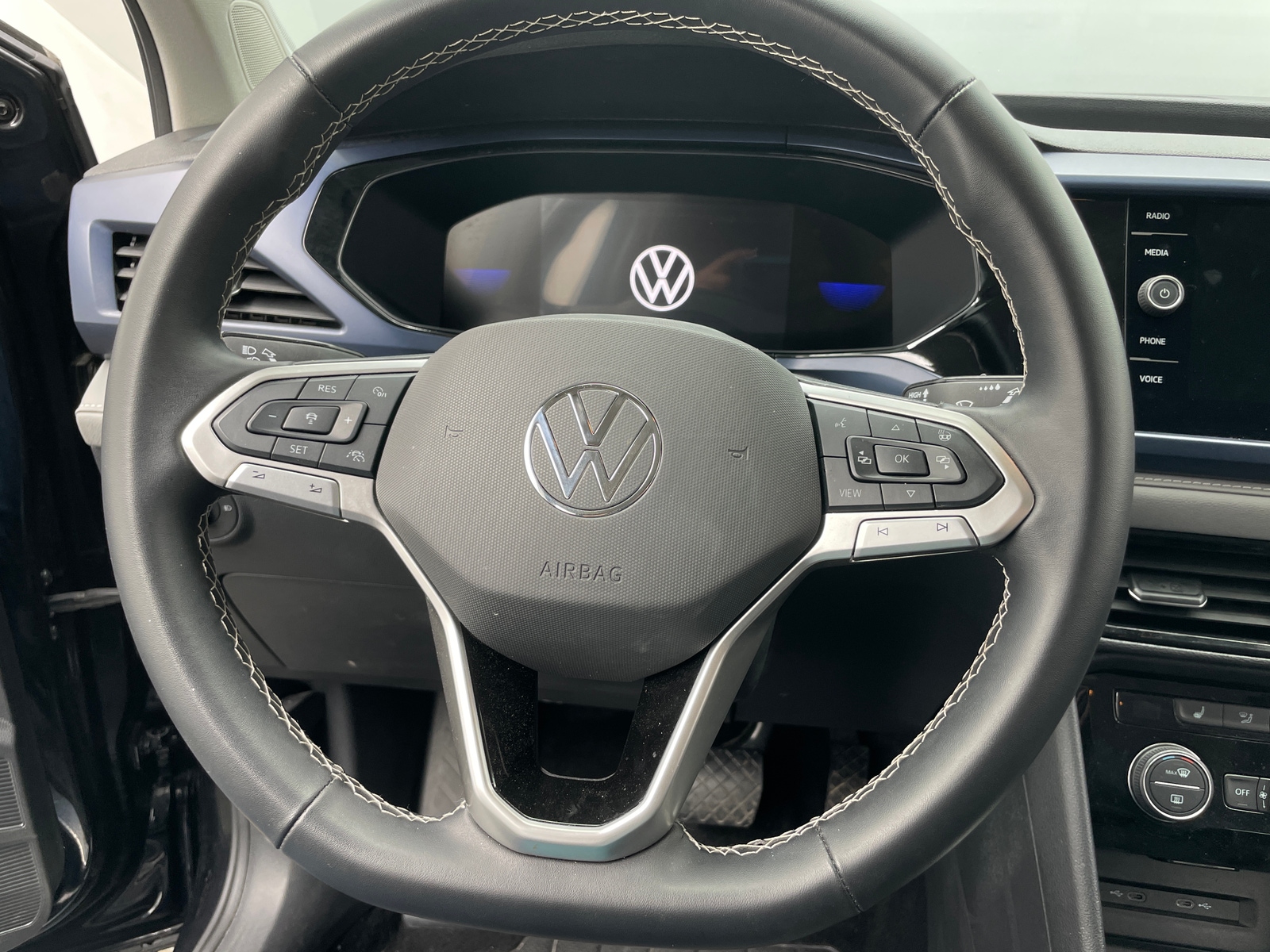 Thumbnail: 2024 Volkswagen Taos - 4