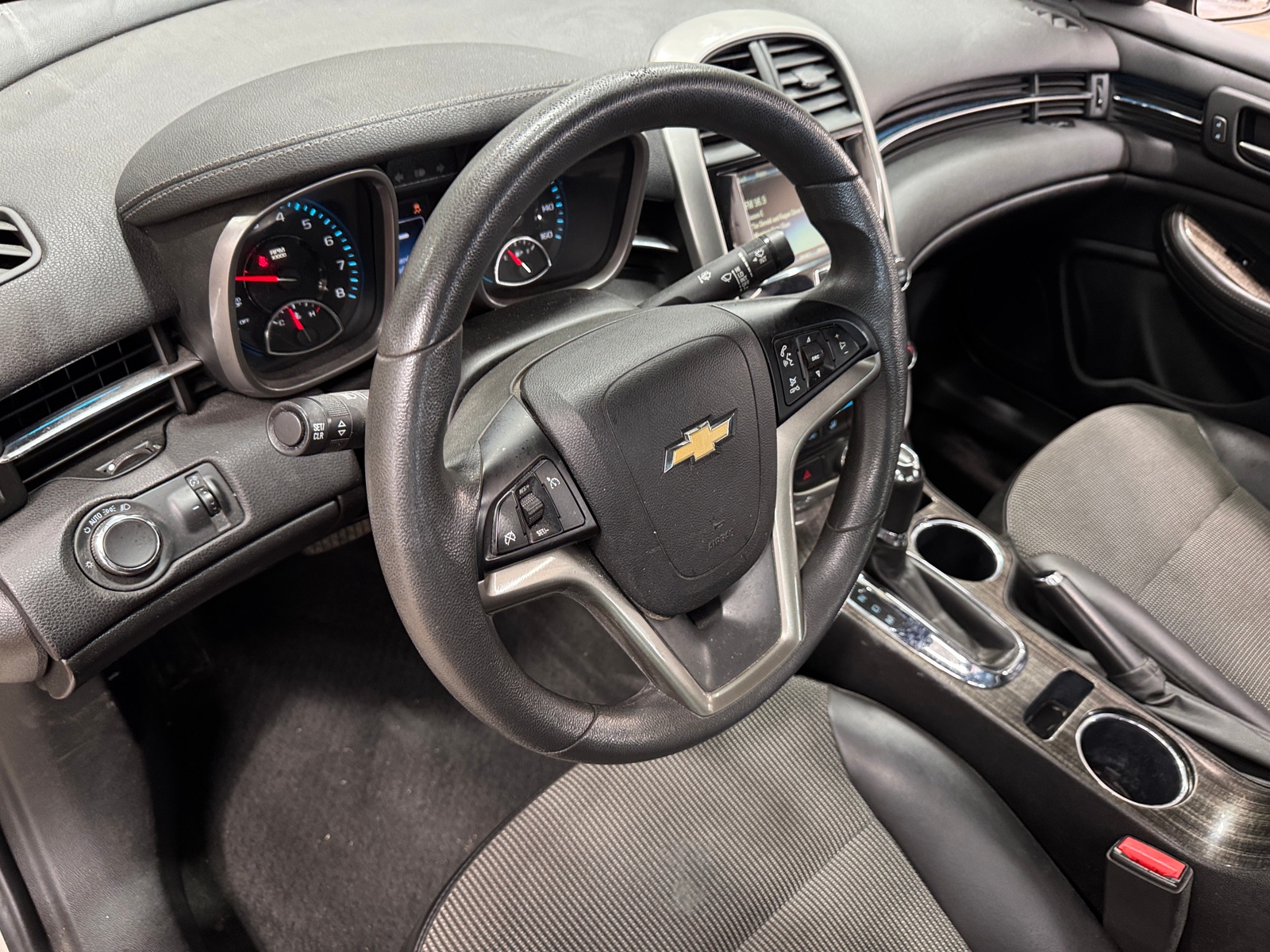 Thumbnail: 2016 Chevrolet Malibu - 3