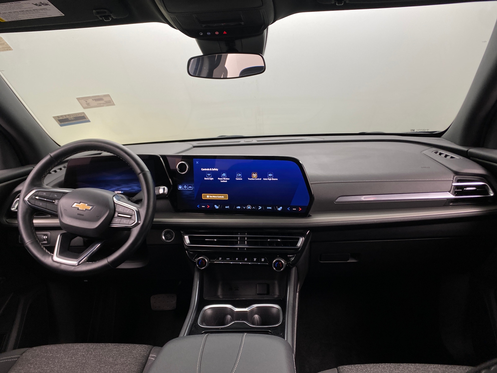 Thumbnail: 2025 Chevrolet Traverse - 3