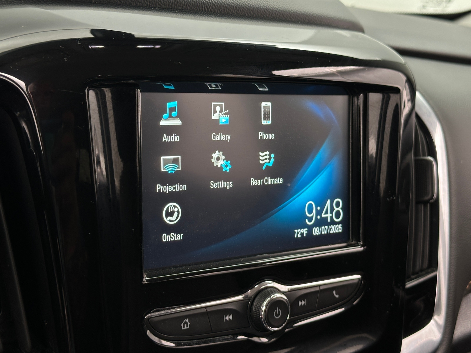 Thumbnail: 2019 Chevrolet Traverse - 4