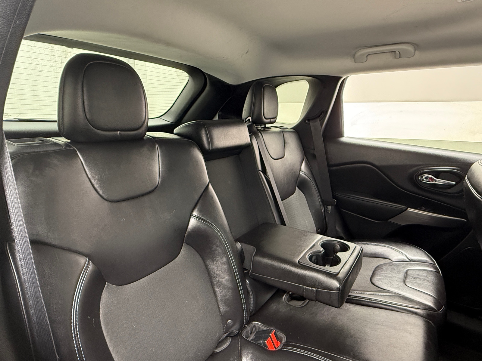 Thumbnail: 2019 Jeep Cherokee - 6