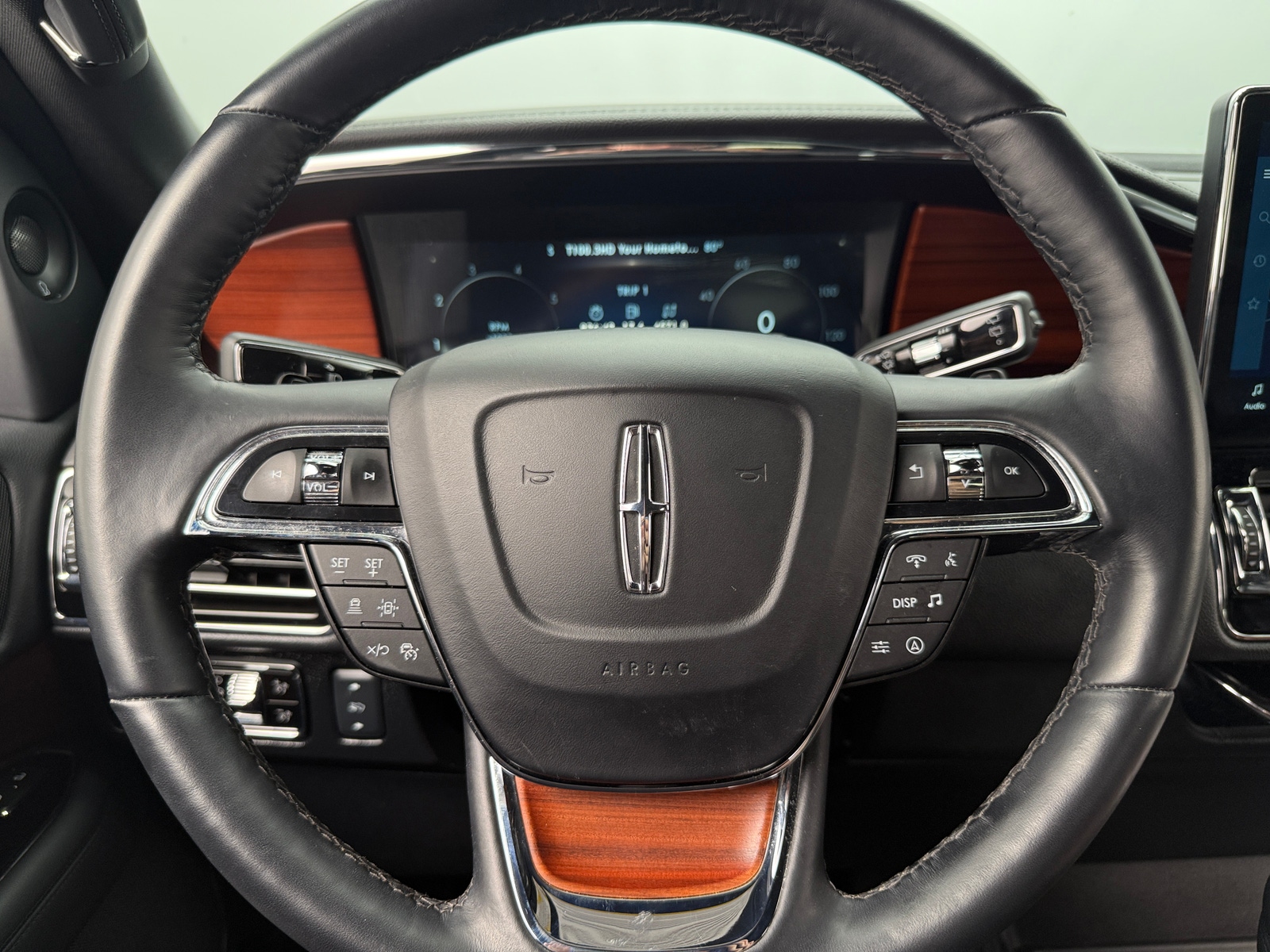 Thumbnail: 2024 Lincoln Navigator - 4