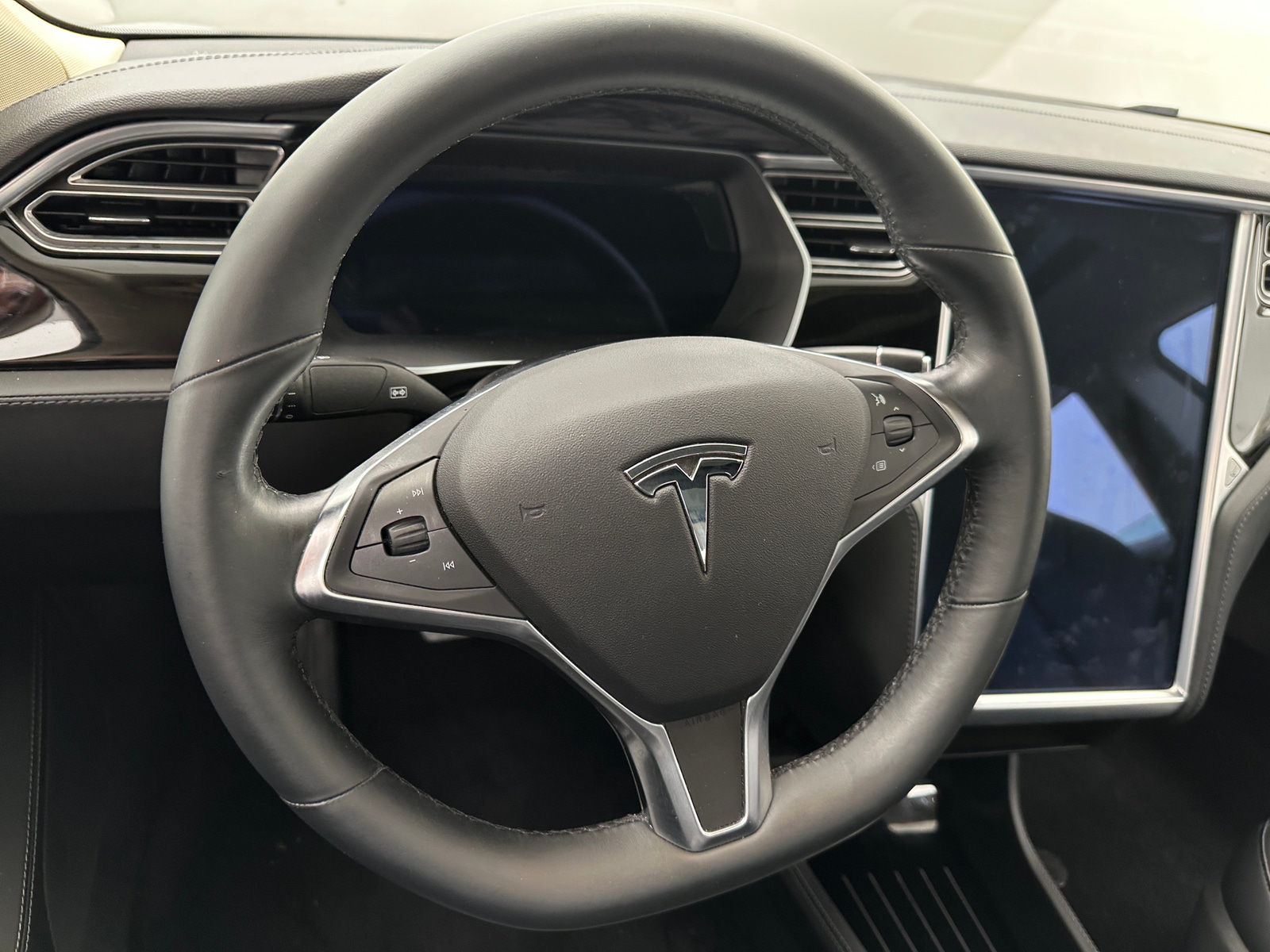Thumbnail: 2015 Tesla Model S - 4