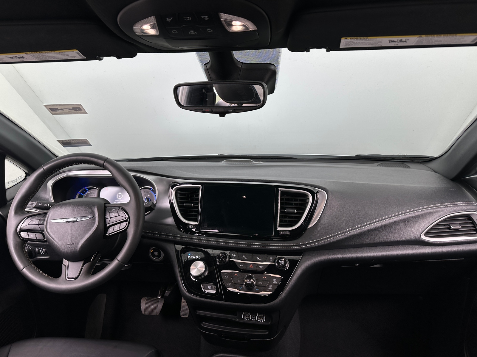 Thumbnail: 2024 Chrysler Pacifica - 3