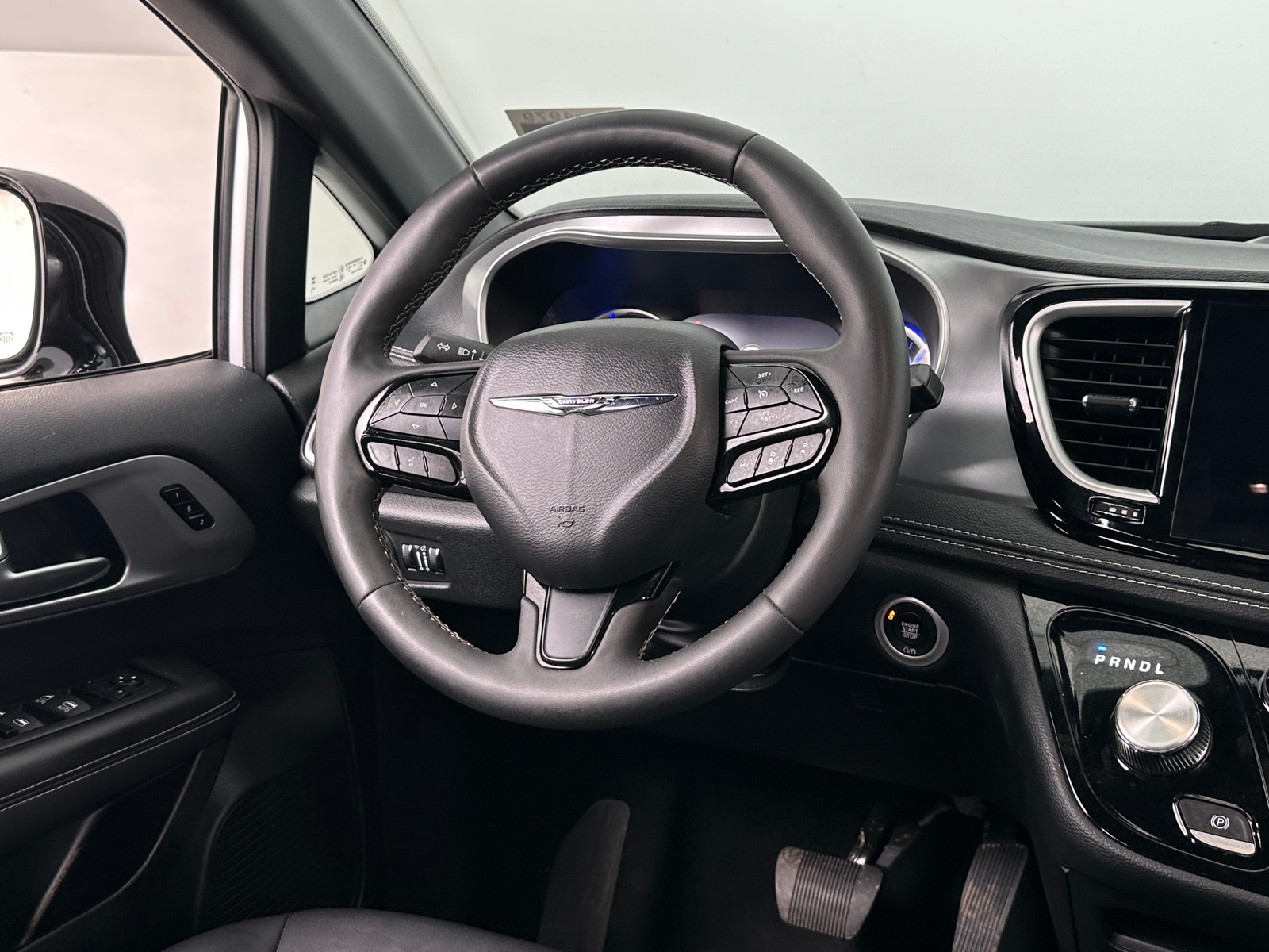 Thumbnail: 2024 Chrysler Pacifica - 5