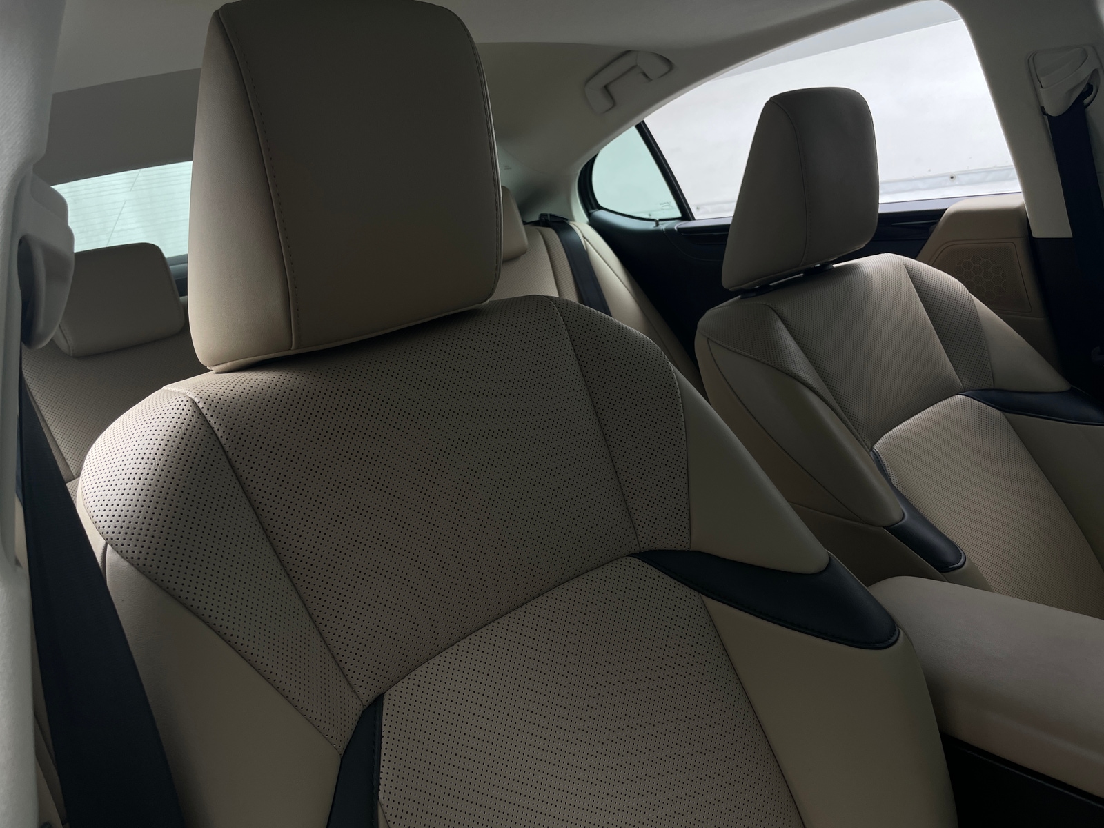 Thumbnail: 2019 Lexus ES - 2