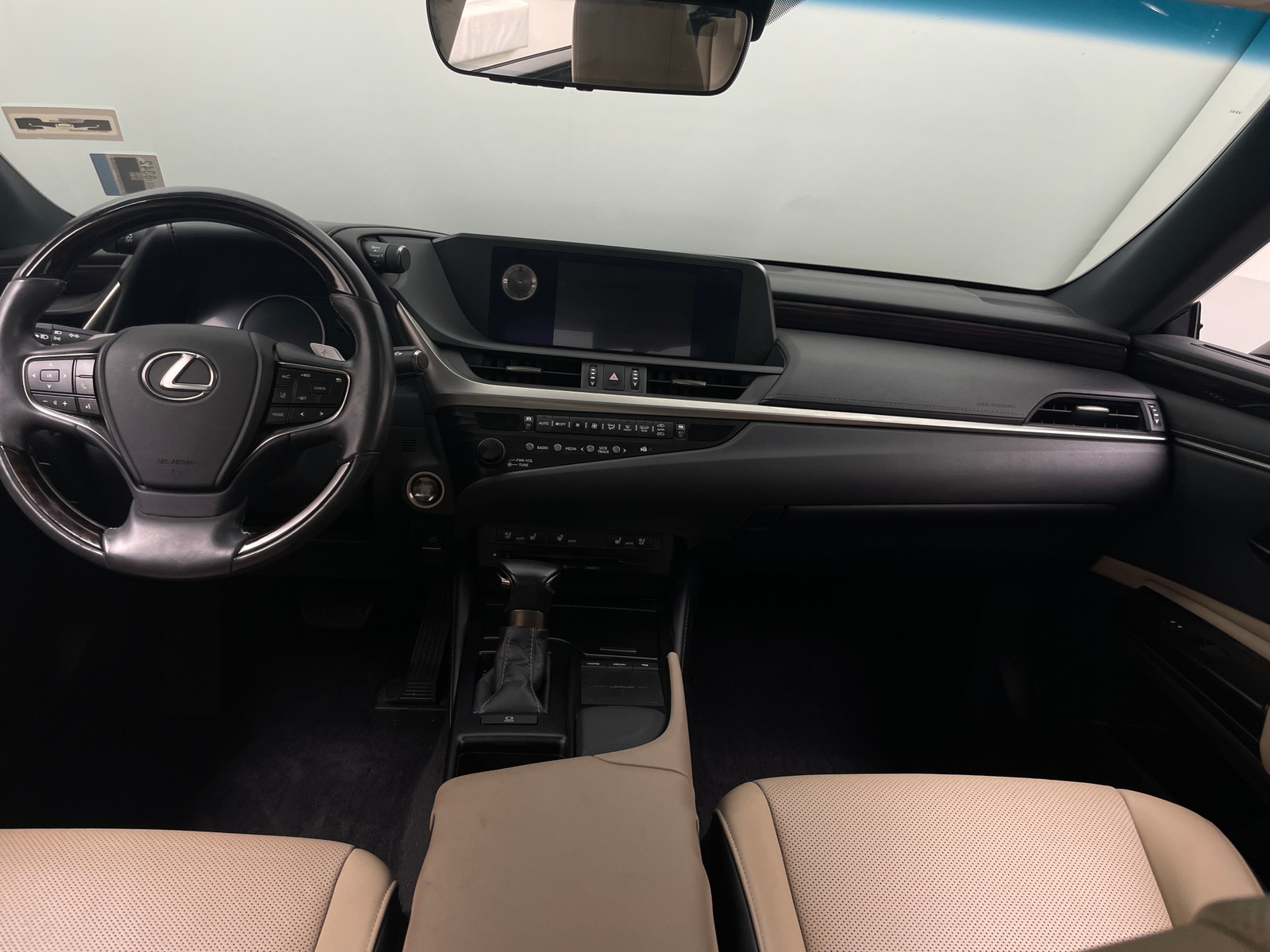Thumbnail: 2019 Lexus ES - 3