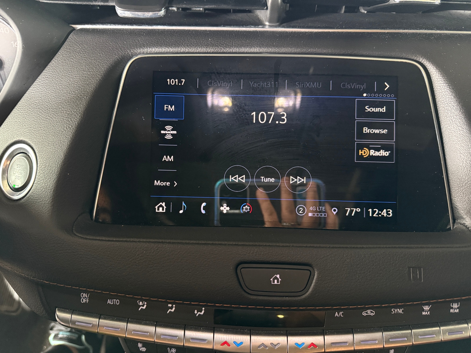 Thumbnail: 2021 Cadillac XT4 - 3