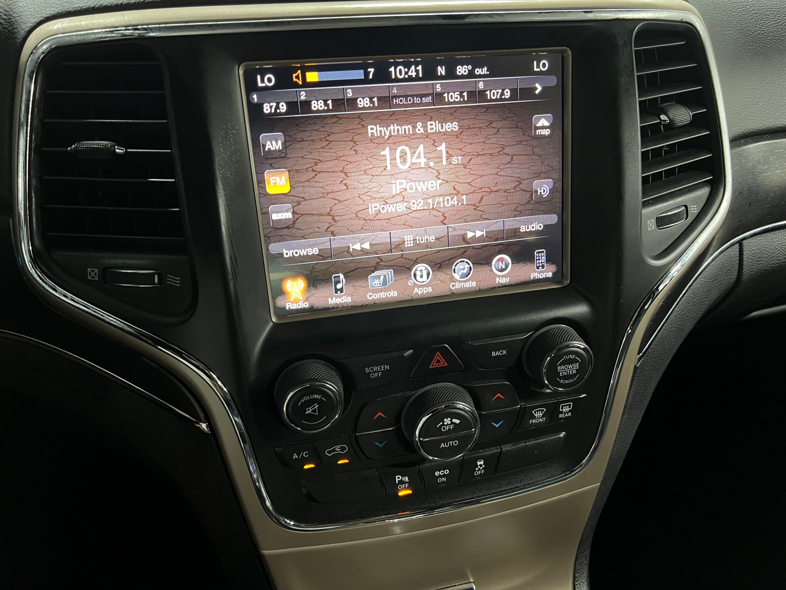Thumbnail: 2015 Jeep Grand Cherokee - 3