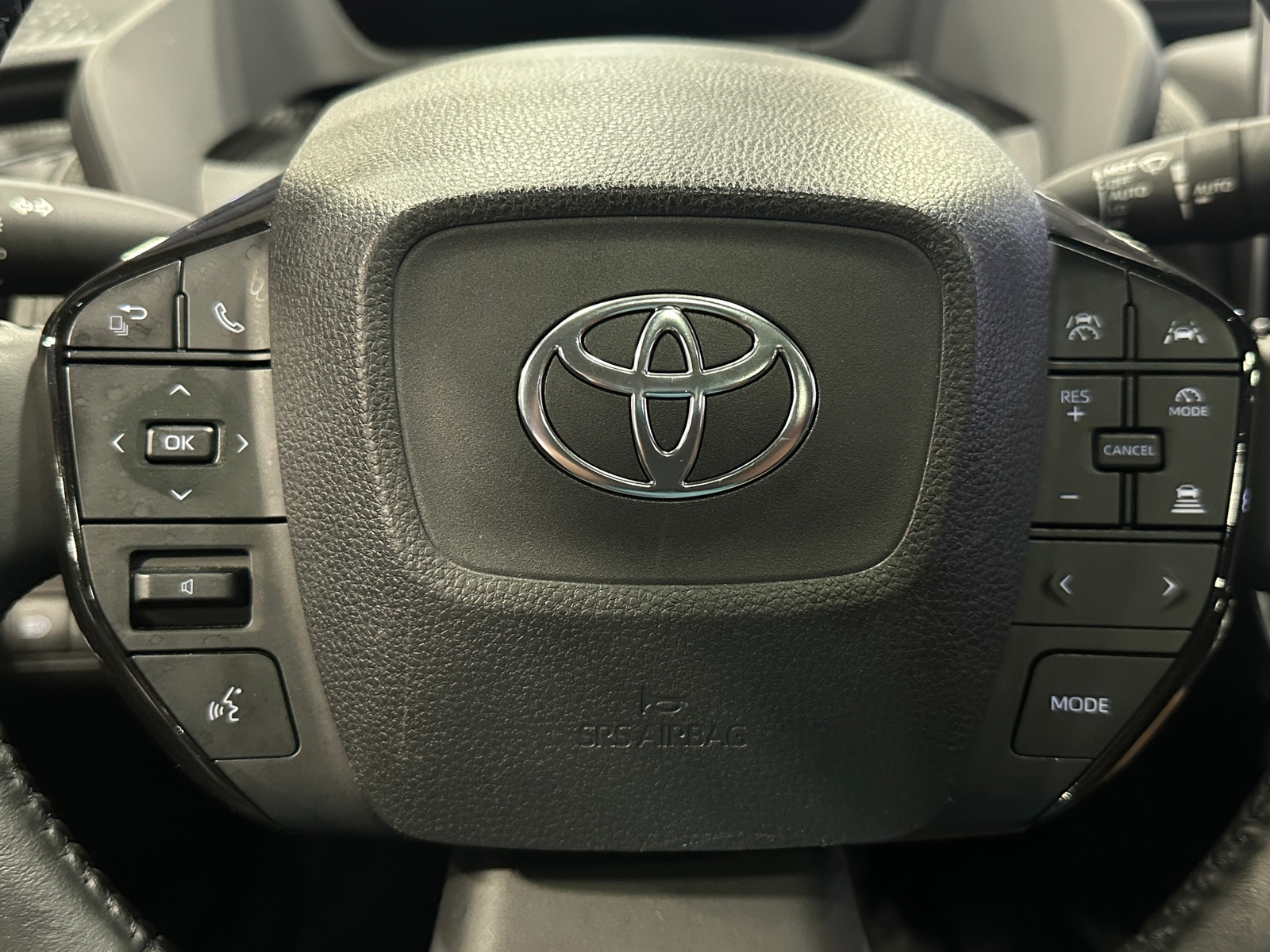 Thumbnail: 2023 Toyota bZ4X - 4