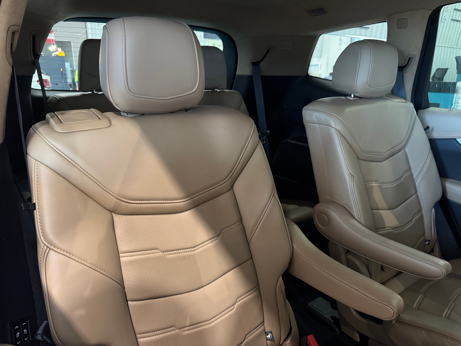 Thumbnail: 2022 Cadillac XT6 - 5