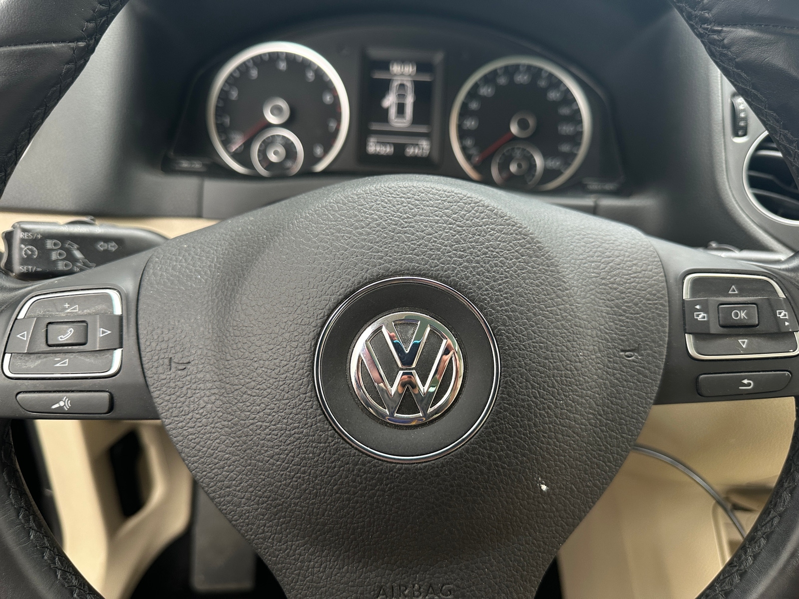 Thumbnail: 2013 Volkswagen Tiguan - 4