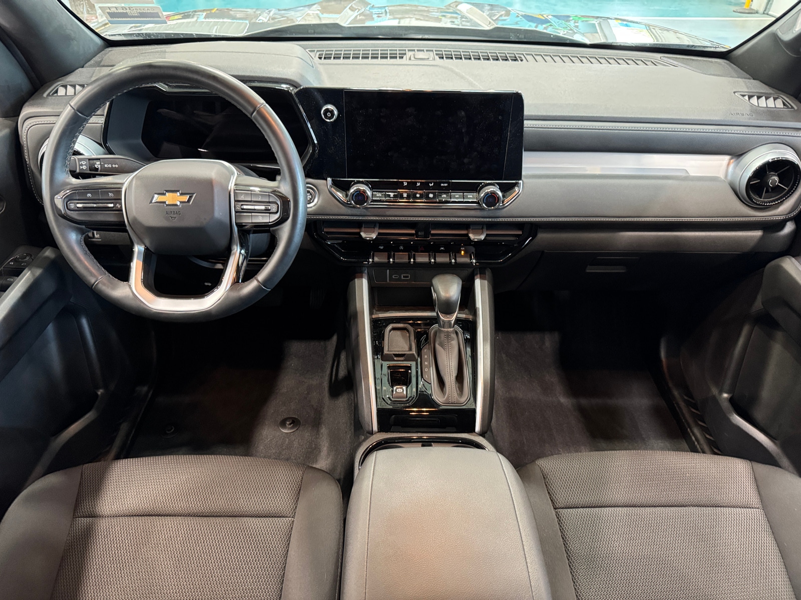 Thumbnail: 2023 Chevrolet Colorado - 3