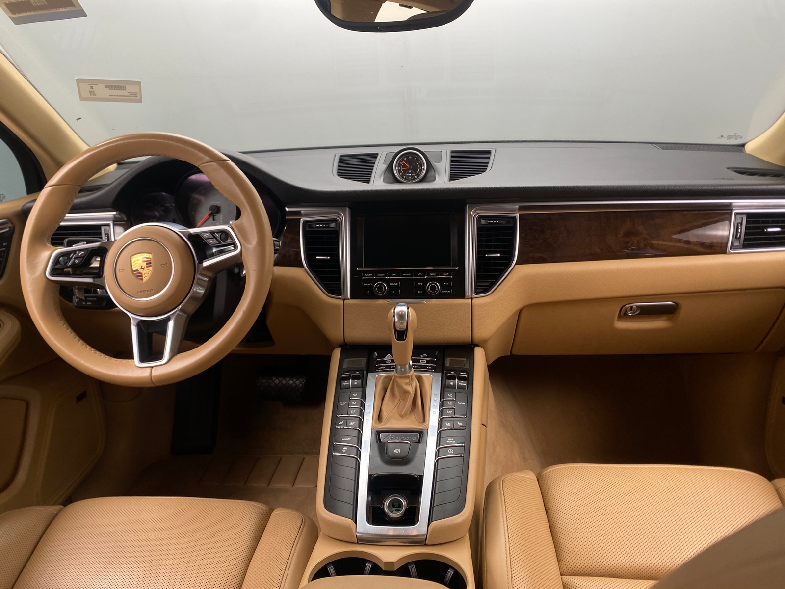 Thumbnail: 2016 Porsche Macan - 2