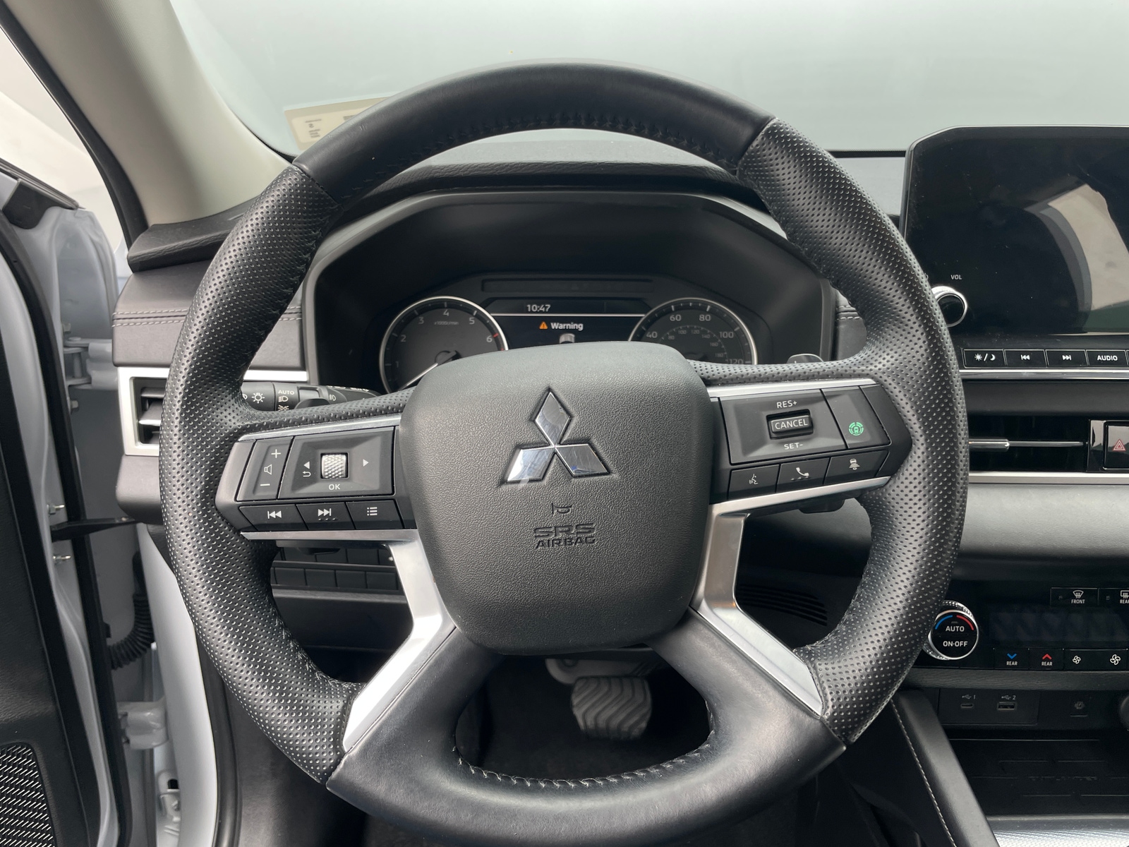 Thumbnail: 2022 Mitsubishi Outlander - 4