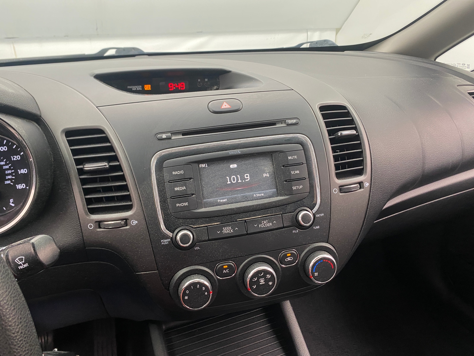 Thumbnail: 2017 Kia Forte - 4