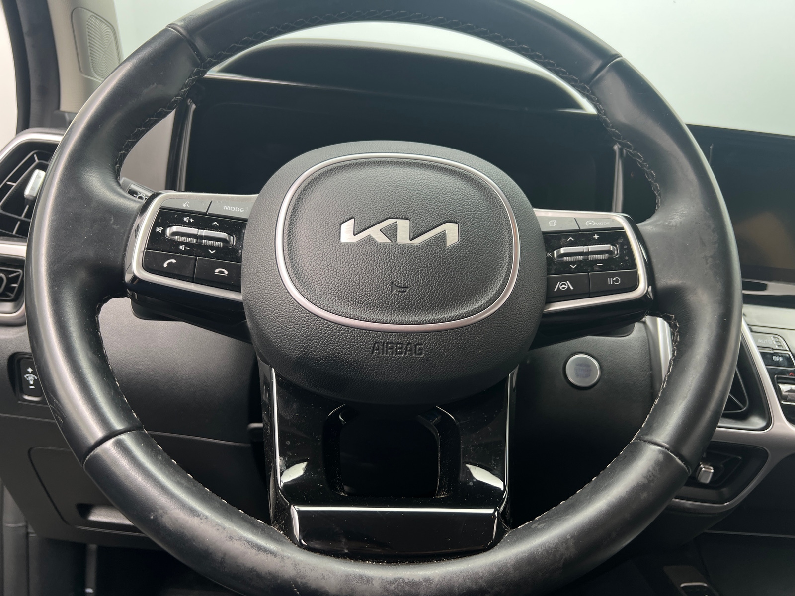 Thumbnail: 2022 Kia Sorento - 4