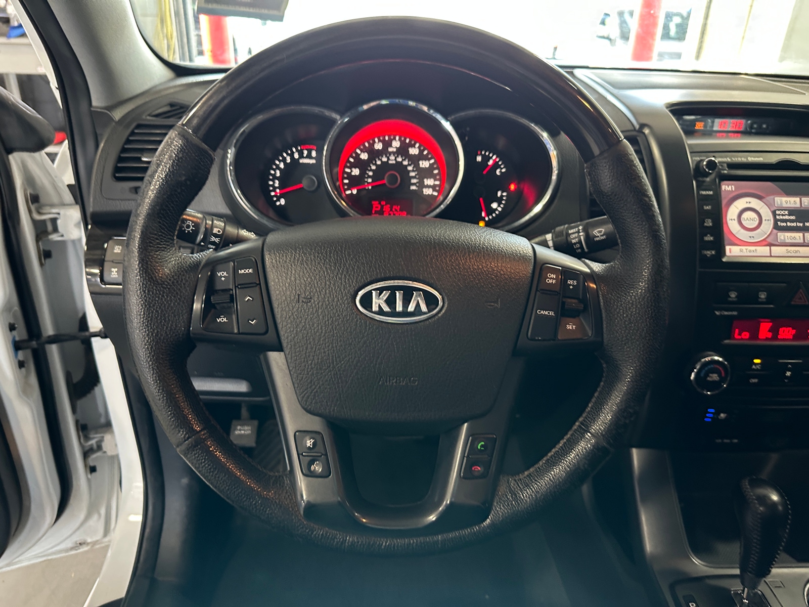 Thumbnail: 2013 Kia Sorento - 4