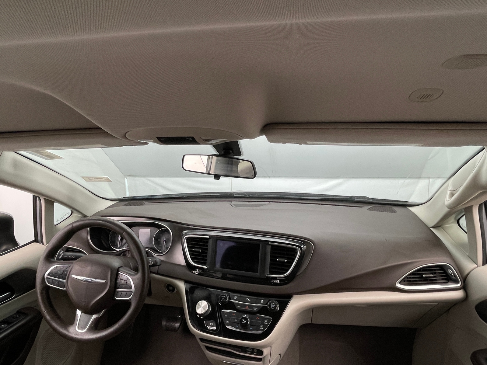 Thumbnail: 2020 Chrysler Voyager - 3