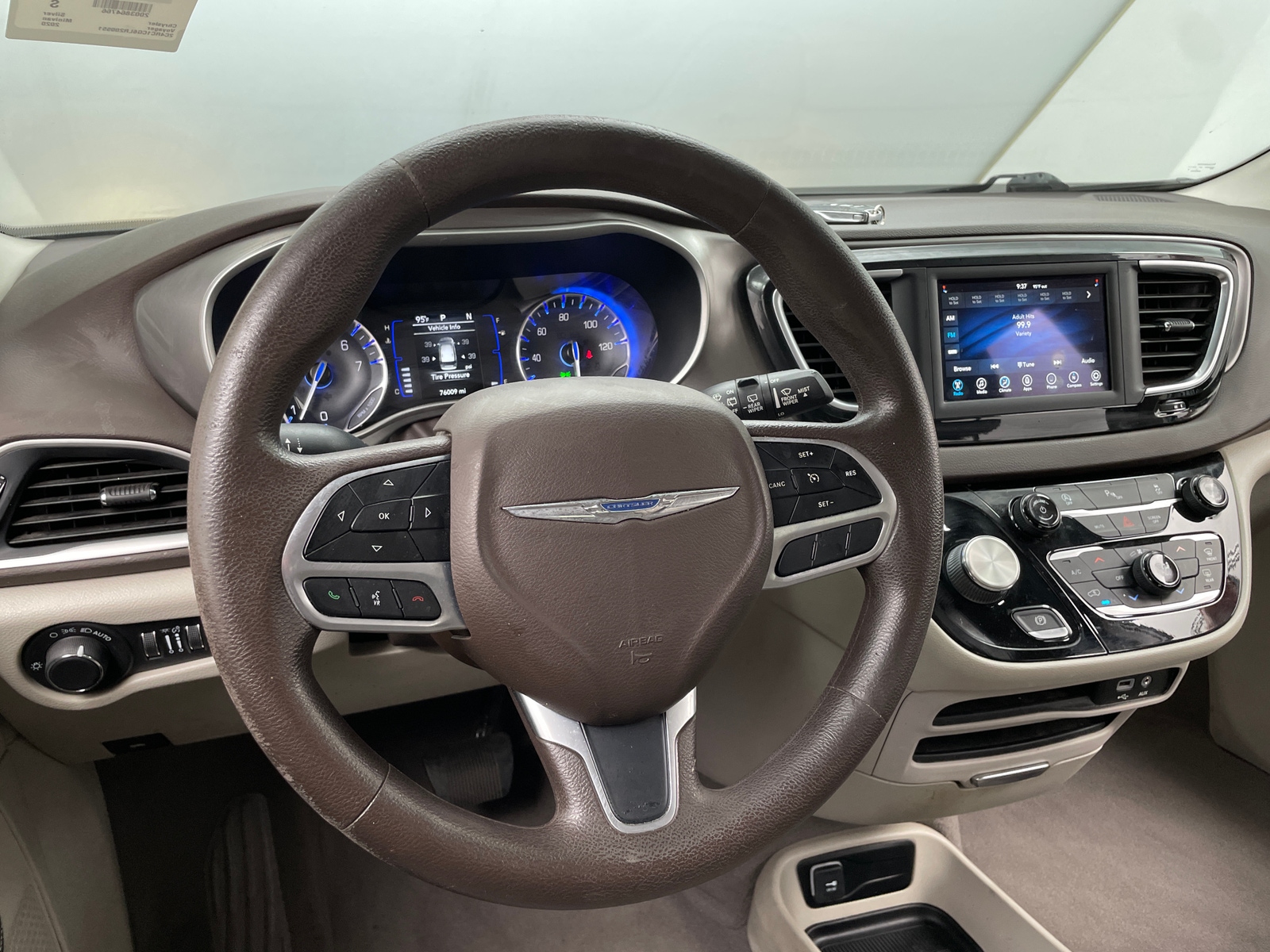 Thumbnail: 2020 Chrysler Voyager - 5