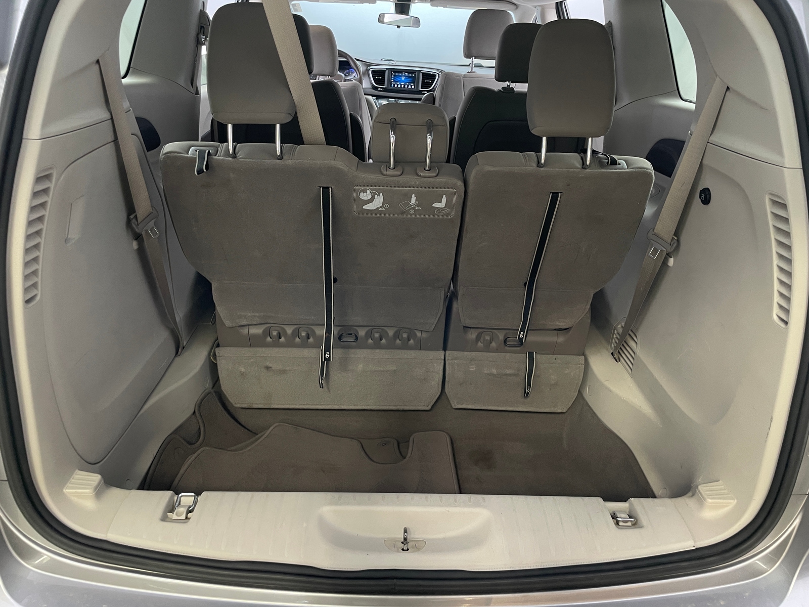 Thumbnail: 2020 Chrysler Voyager - 7