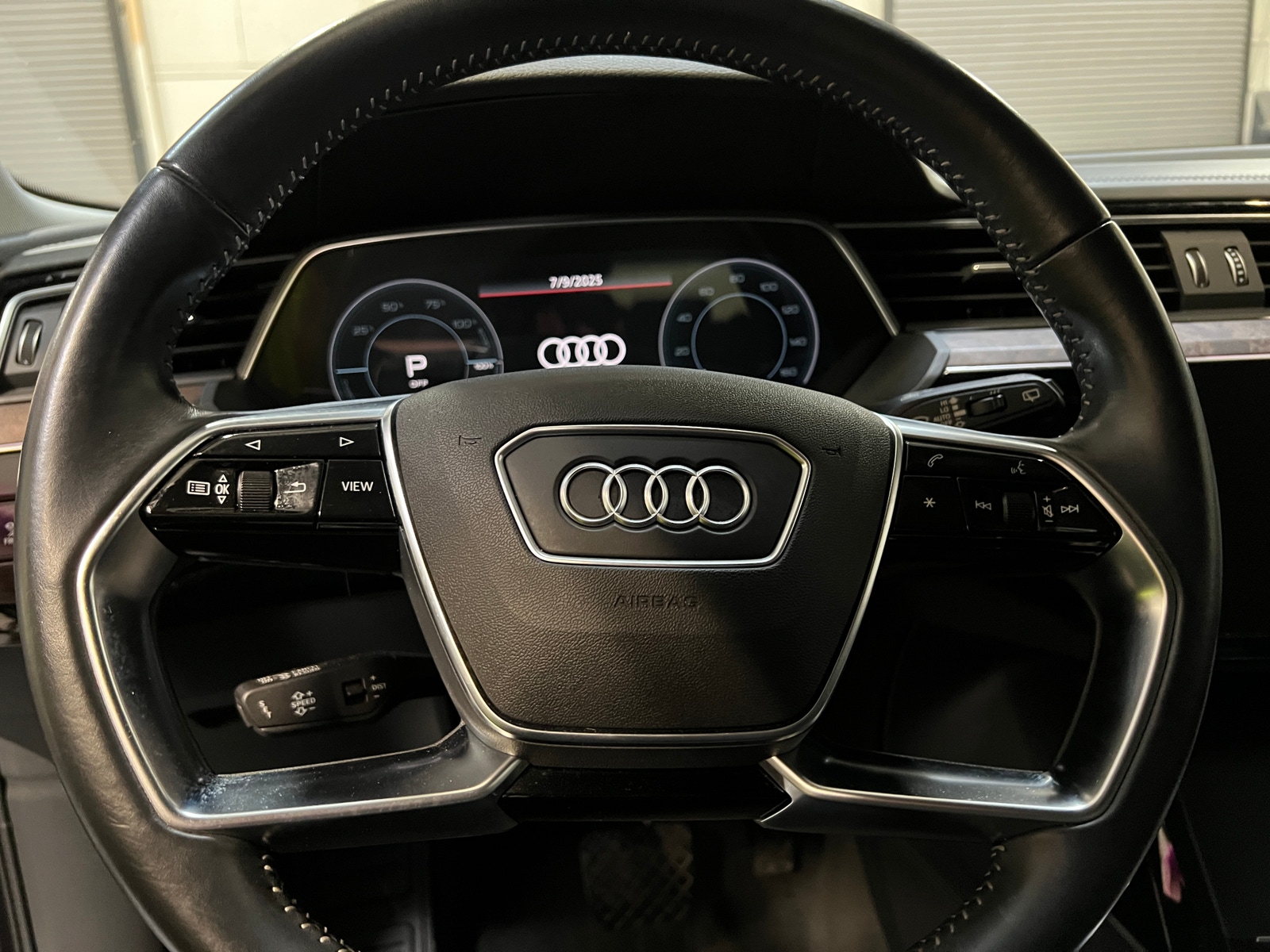 Thumbnail: 2019 Audi e-tron - 4