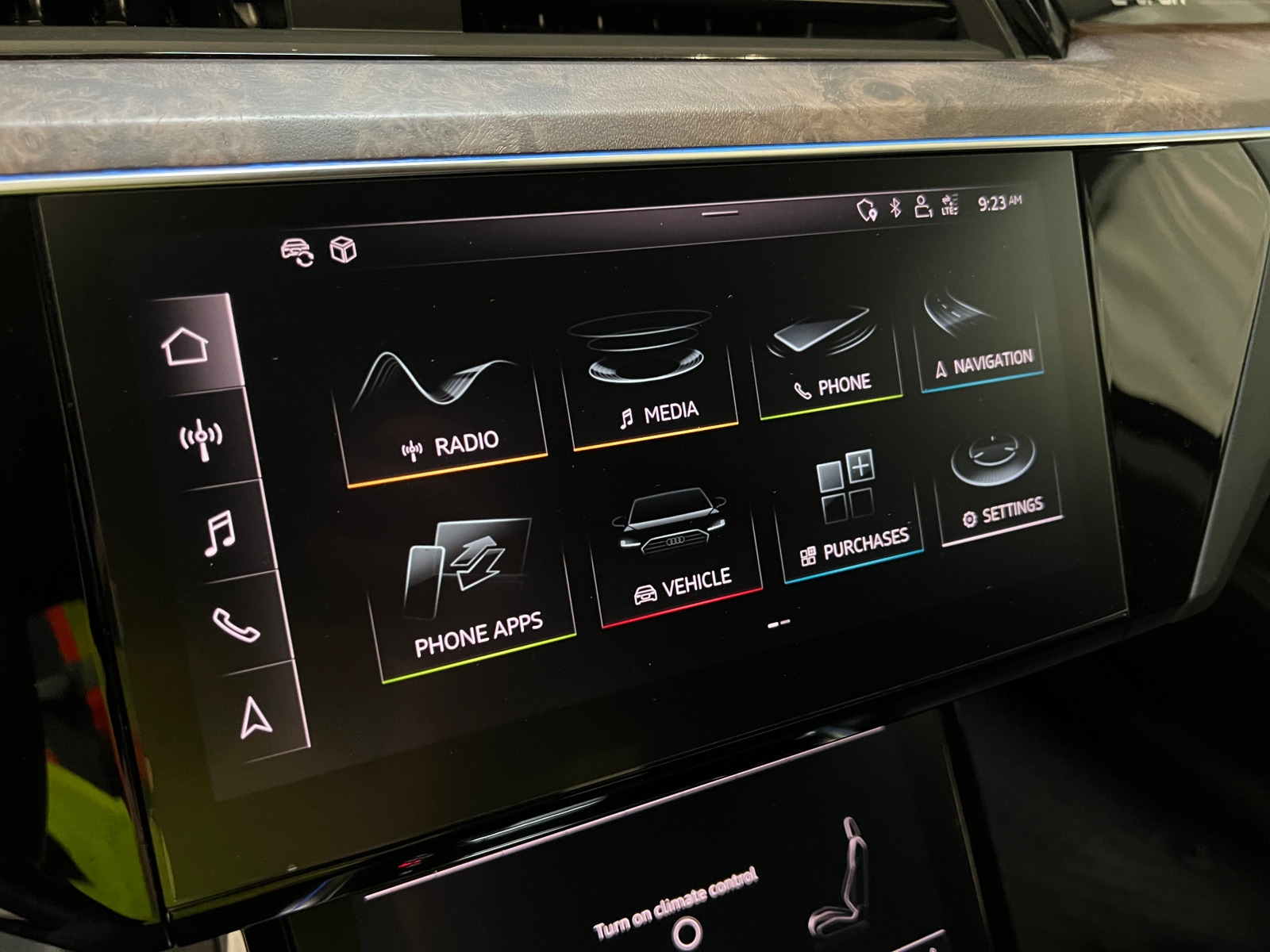 Thumbnail: 2019 Audi e-tron - 3