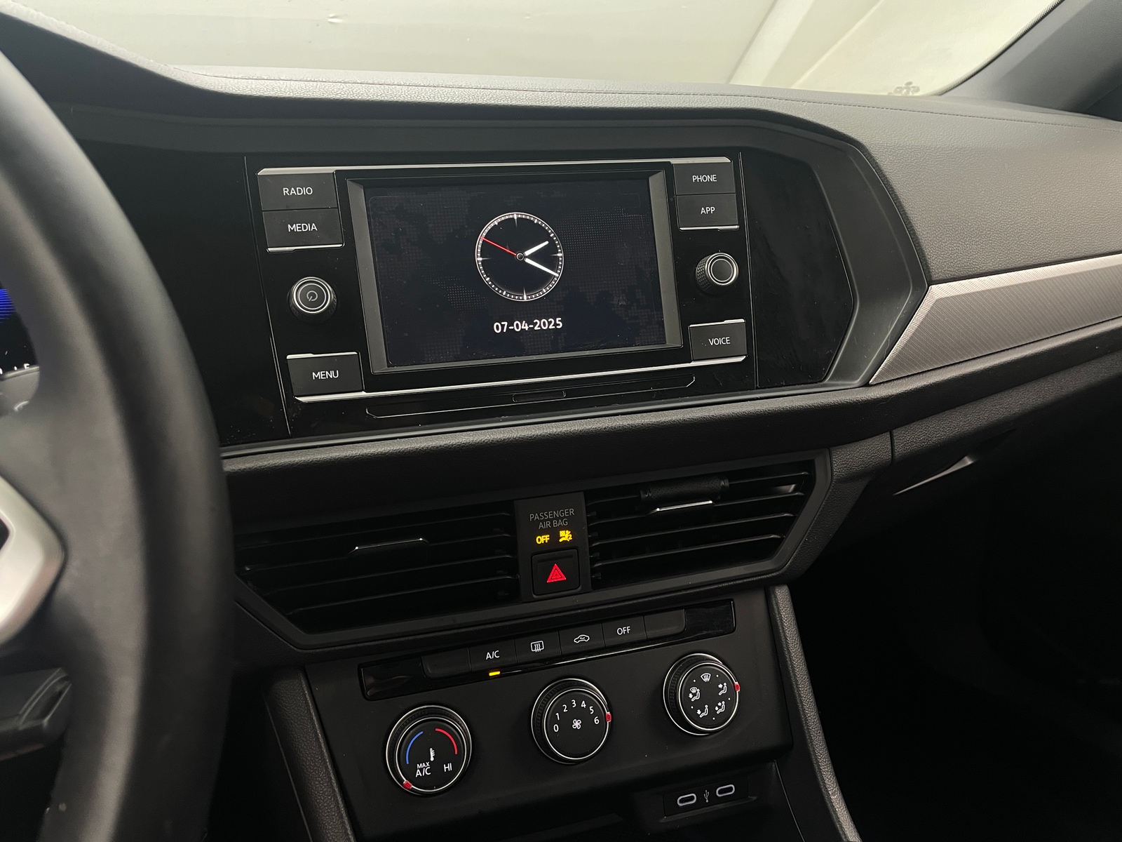 Thumbnail: 2022 Volkswagen Jetta - 4