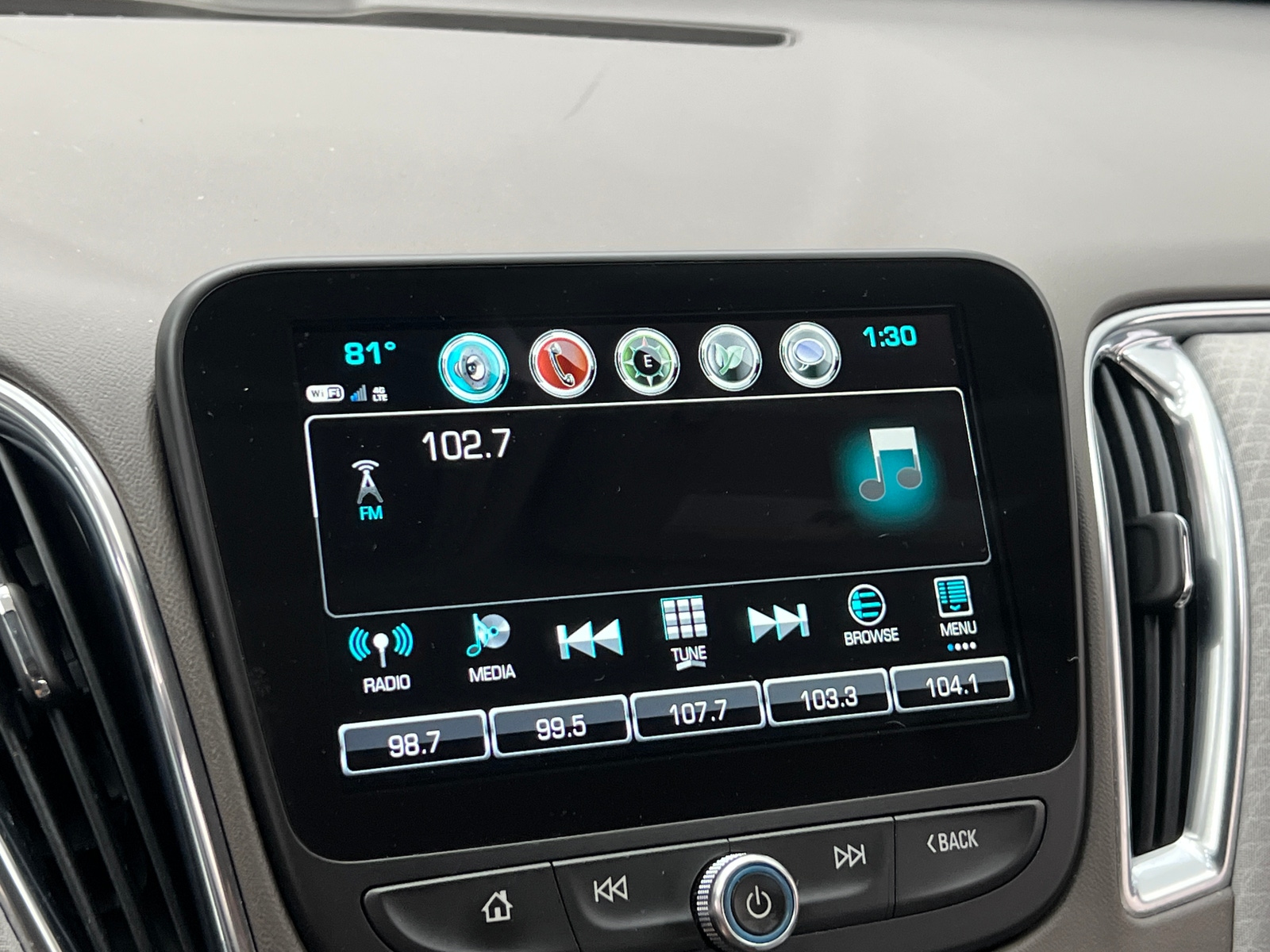 Thumbnail: 2018 Chevrolet Malibu - 4