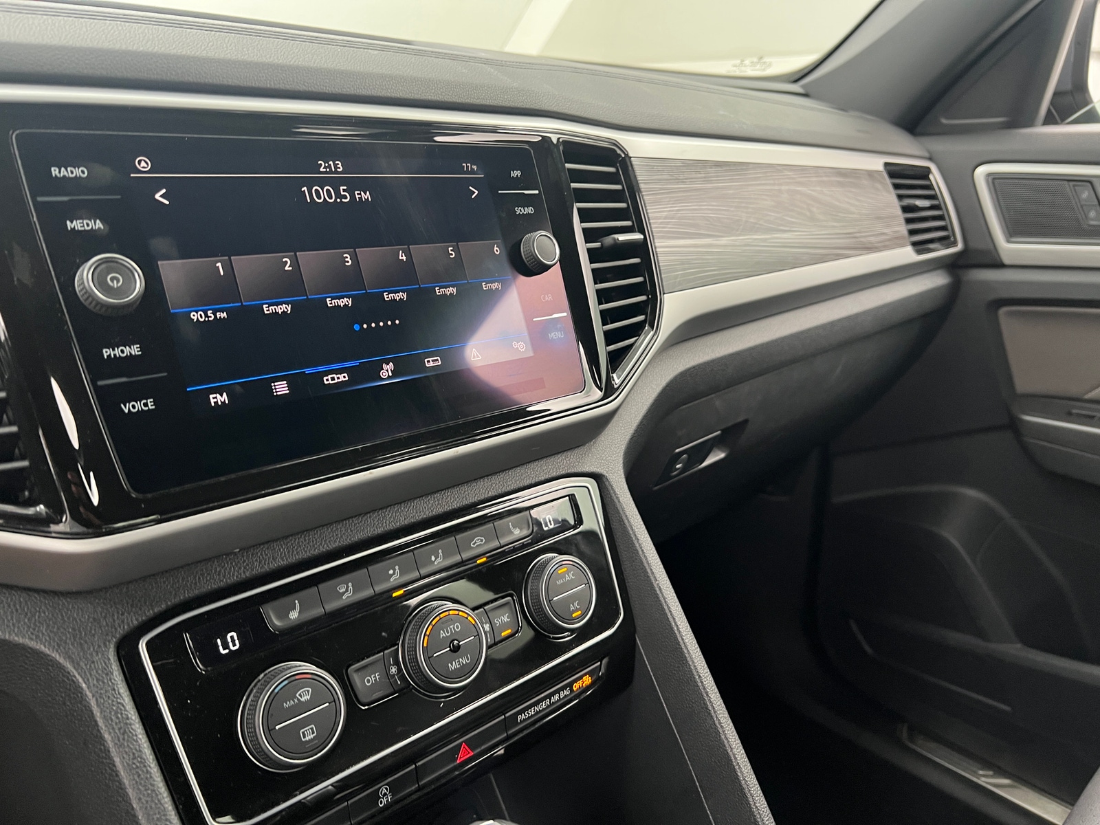 Thumbnail: 2022 Volkswagen Atlas - 3