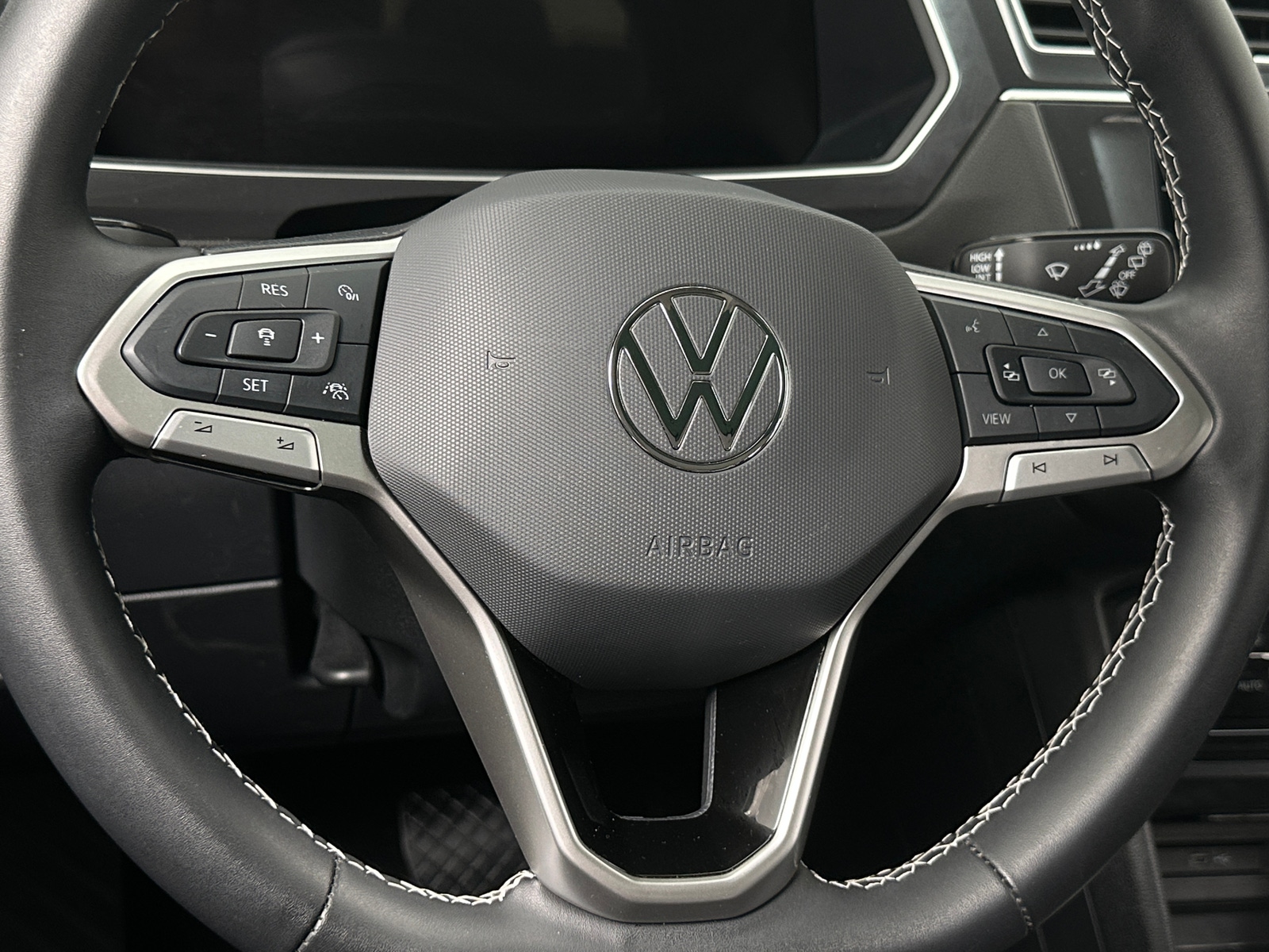 Thumbnail: 2024 Volkswagen Tiguan - 4