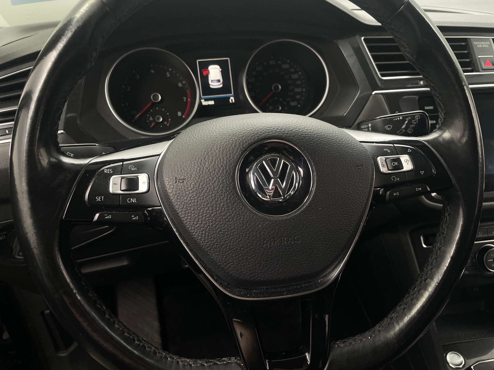 Thumbnail: 2018 Volkswagen Tiguan - 4